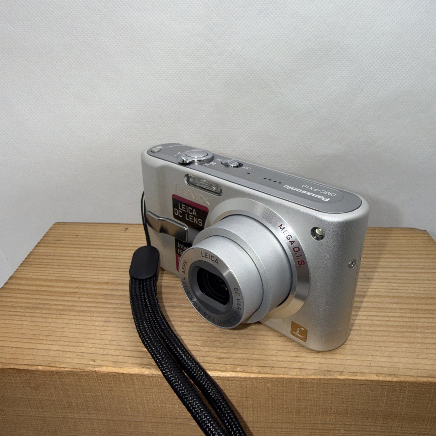 Panasonic Lumix DMC-FX10 6.0MP Digital Camera Tested + Charger Battery 4GB Case