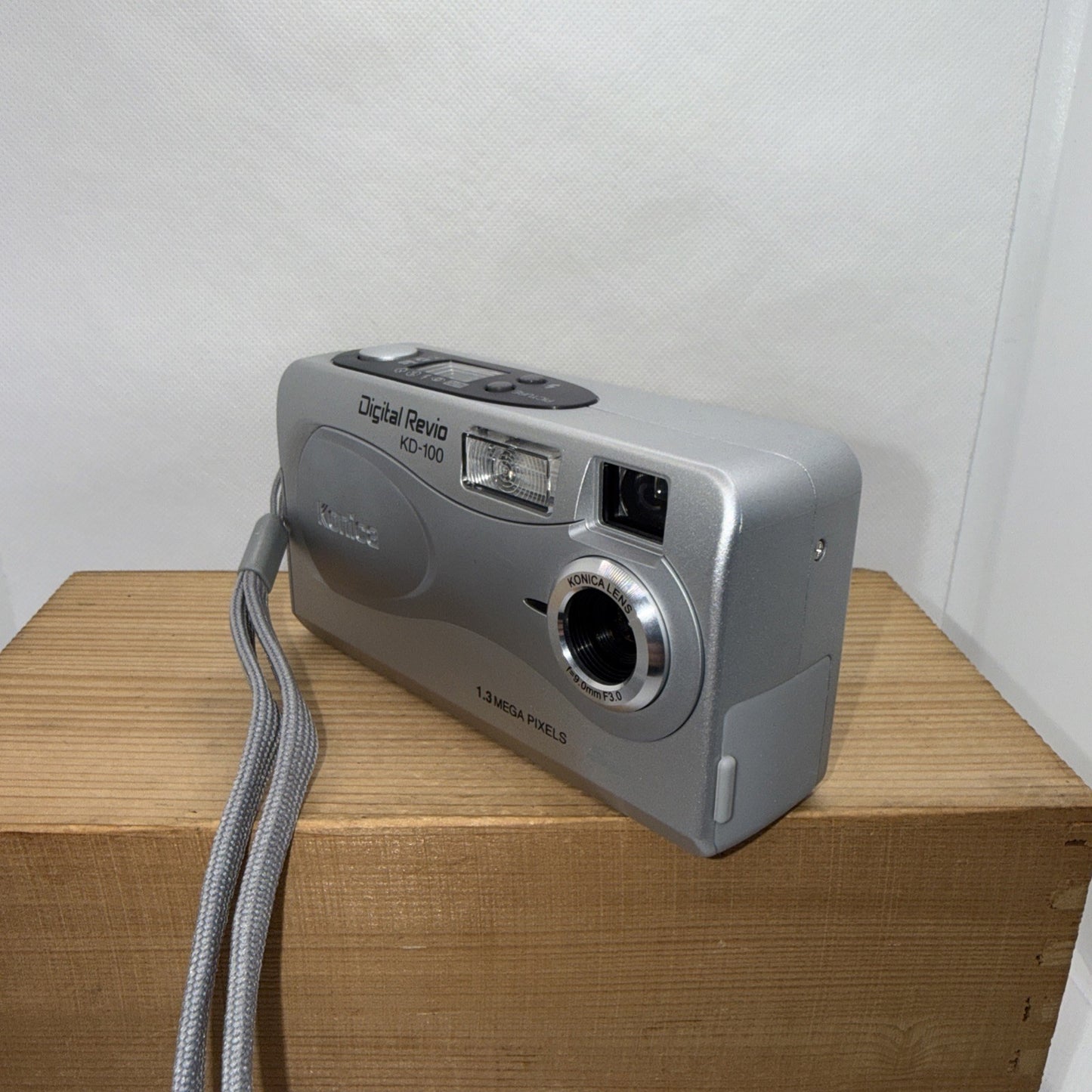 Konica Revio KD-100 Digital Camera 1.3MP Low Resolution Retro + SD Card Case VGC
