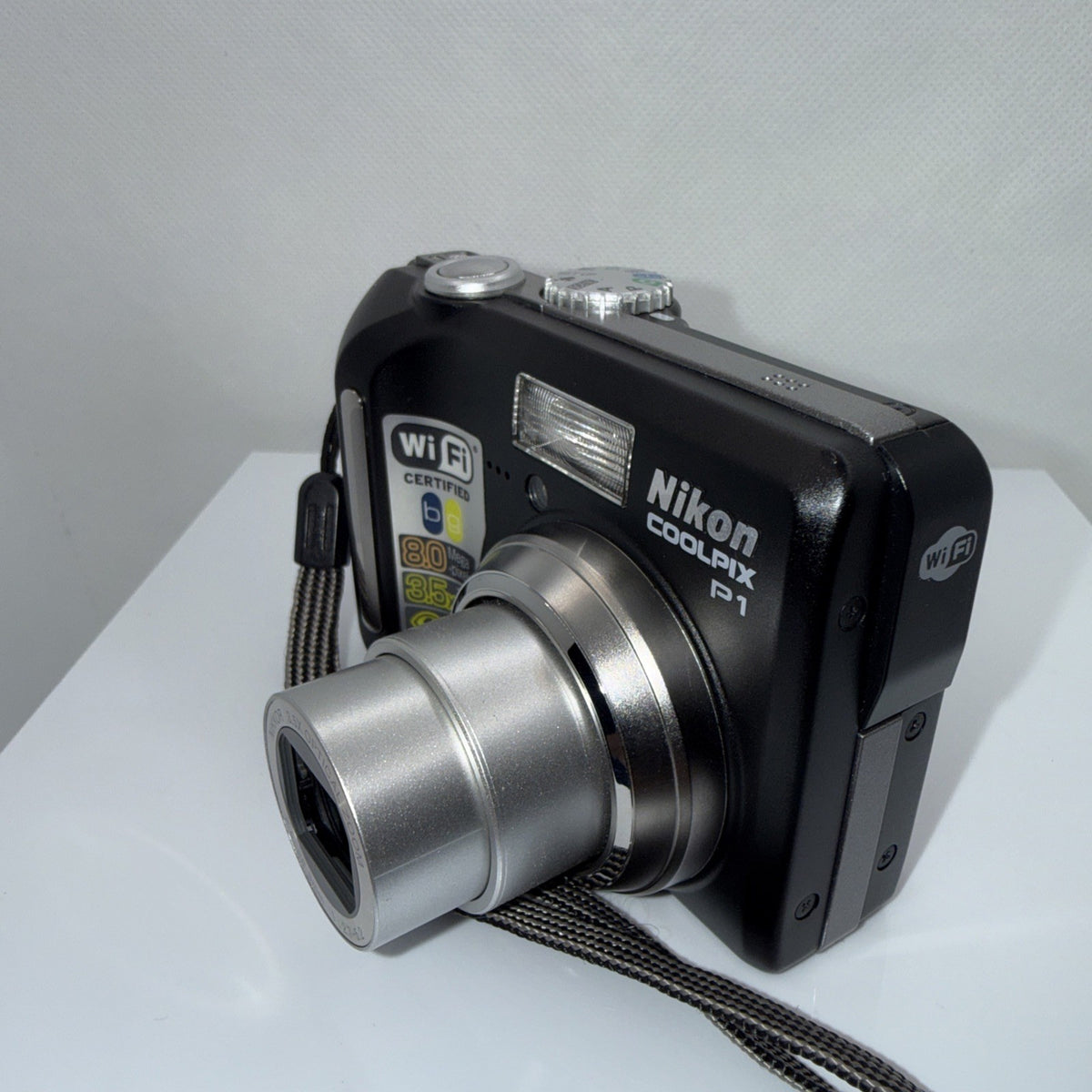 Digital Camera Nikon Coolpix P1 8MP 3.5x Zoom Wi-Fi Tested Full Kit Retro
