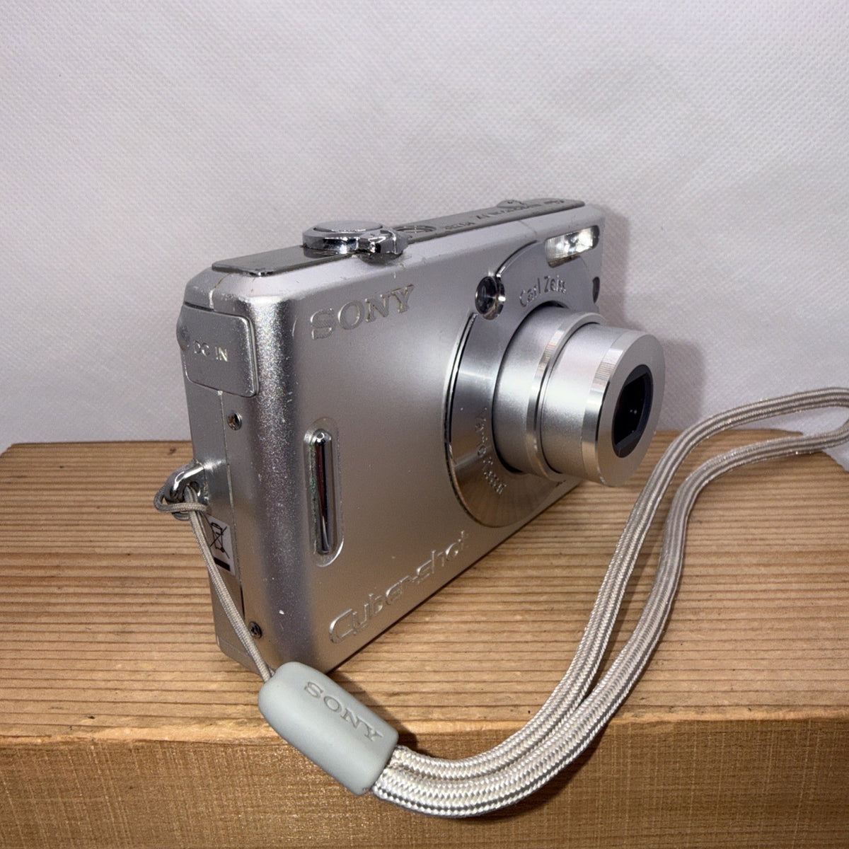 Sony Cyber-shot DSC-W30 6MP Digital Camera Tested + Charger Memory Card & Case