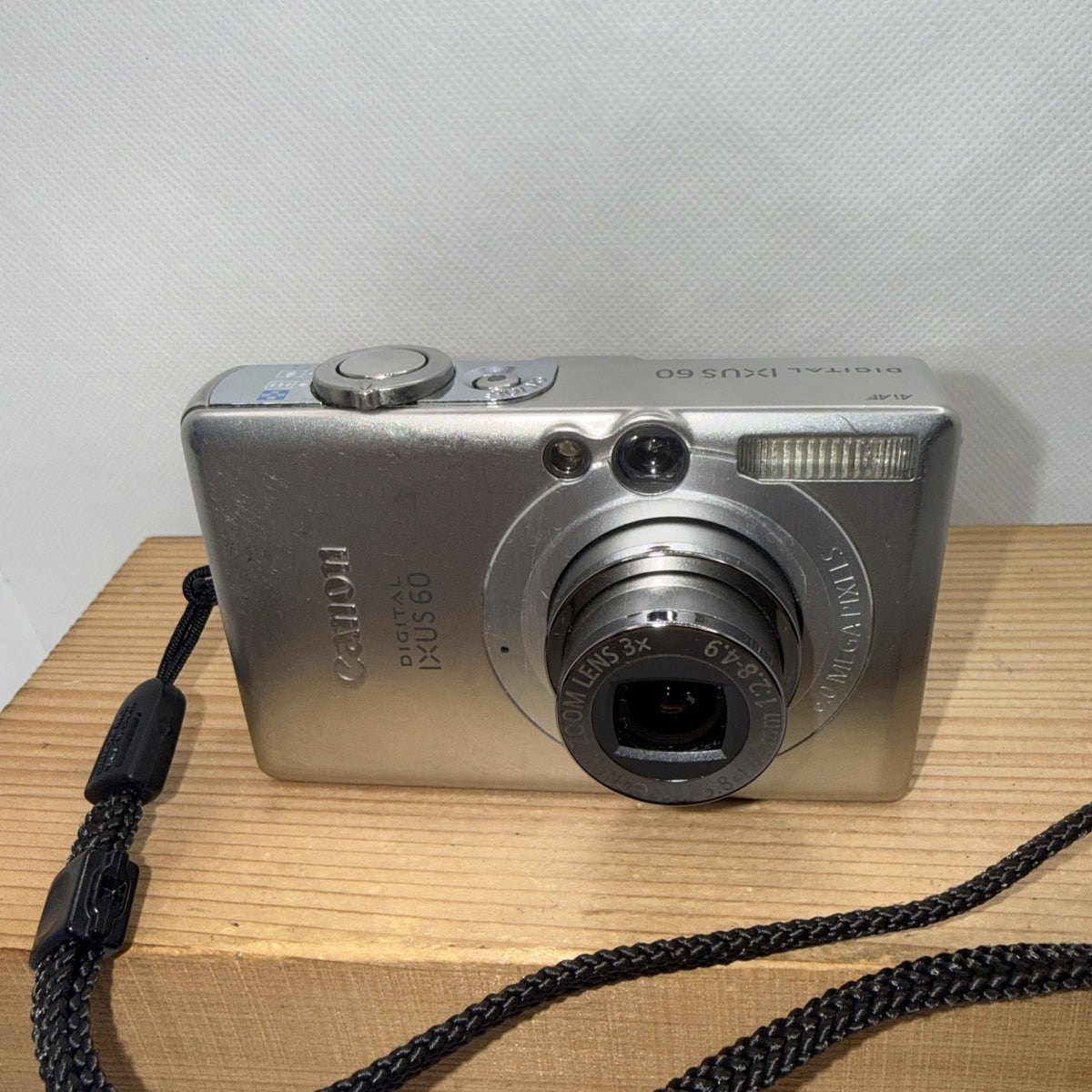 Canon Ixus 60 6MP Digital Camera Tested Plus Charger Battery 2GB SD Card Japan