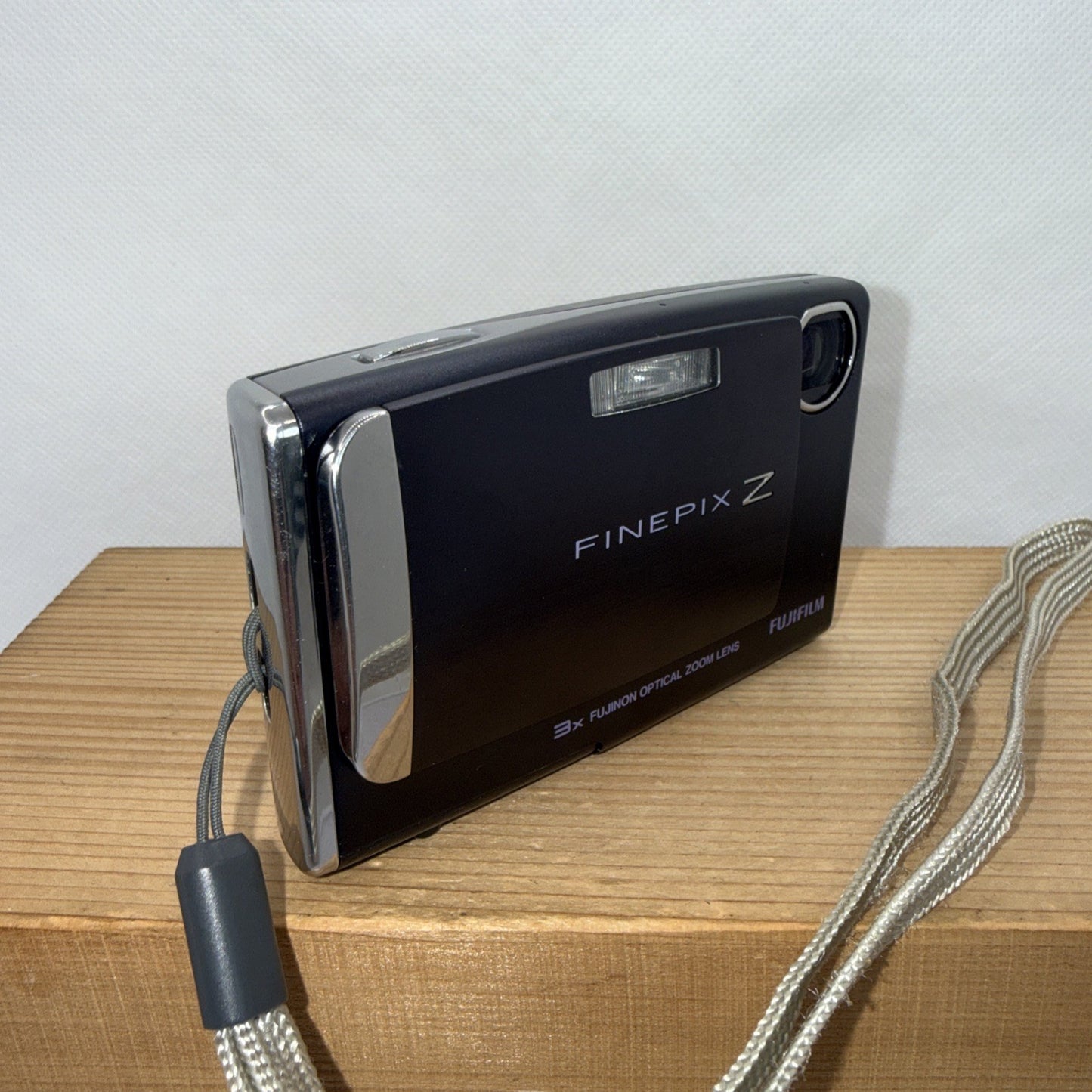 Fujifilm Finepix Z10fd 7.2MP Digital Camera Tested Boxed + Charger Battery 4GB