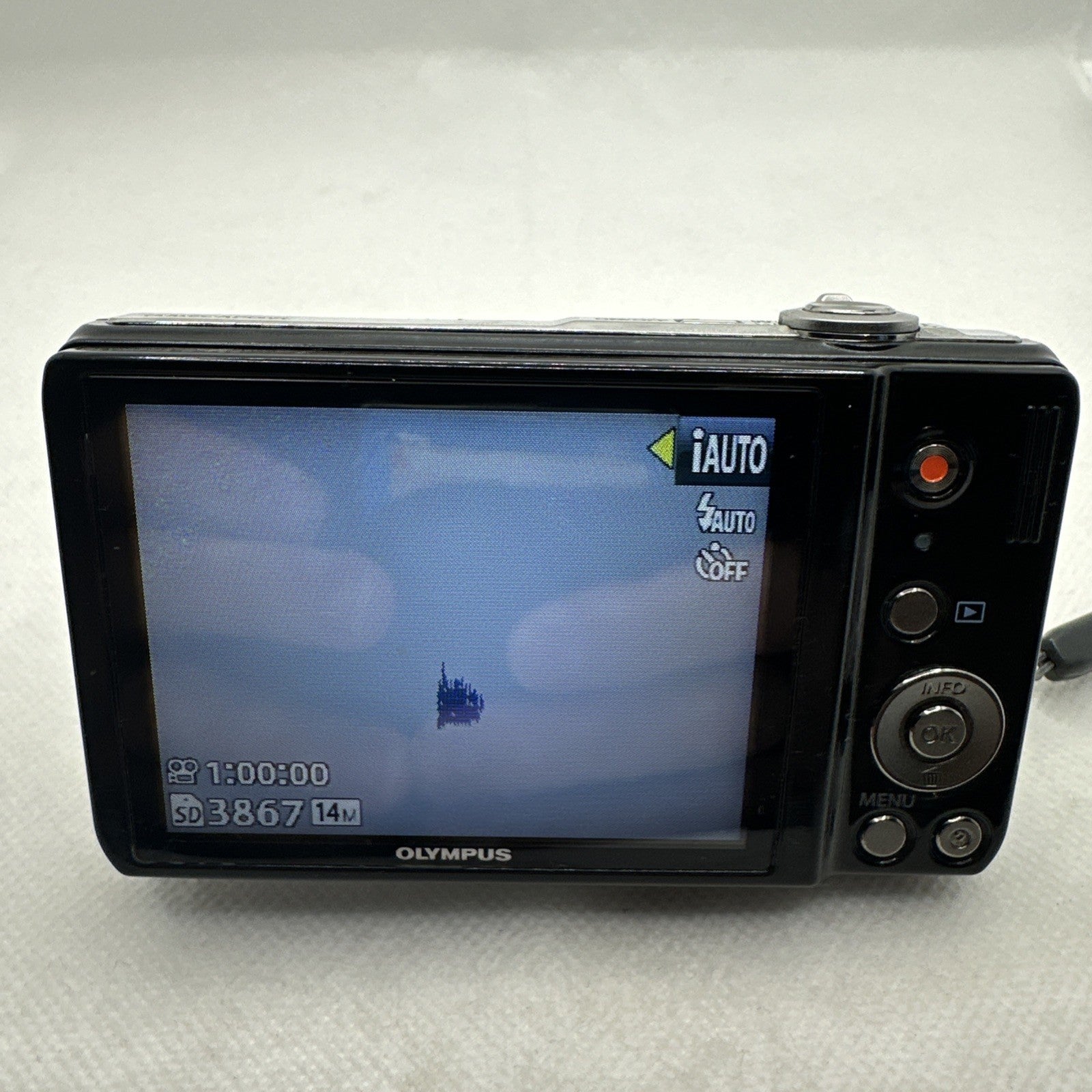 Olympus D-720 14.0MP Digital Camera *Some Dead Pixels* + Charger Battery 16GB SD5