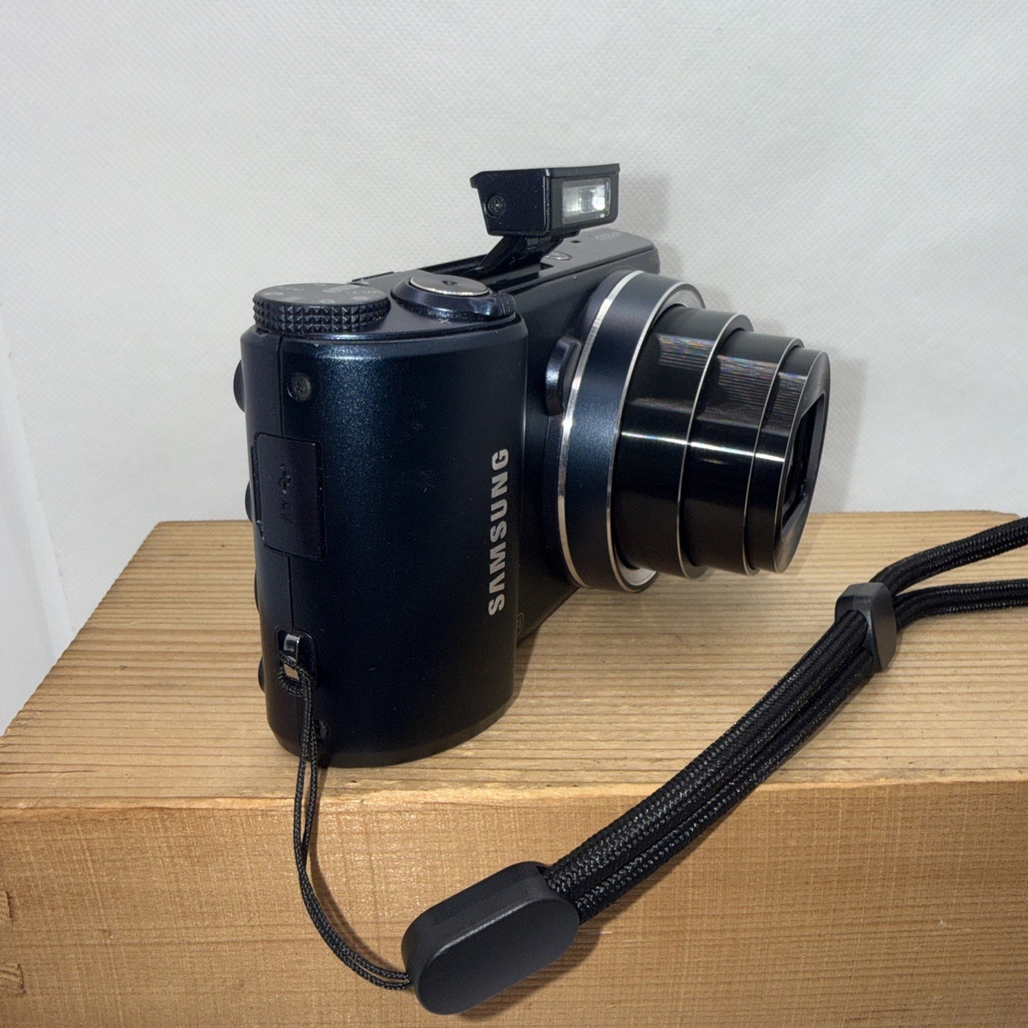 Samsung WB200F 14.2MP Digital Camera WiFi Tested Working + Charger Battery 8GB