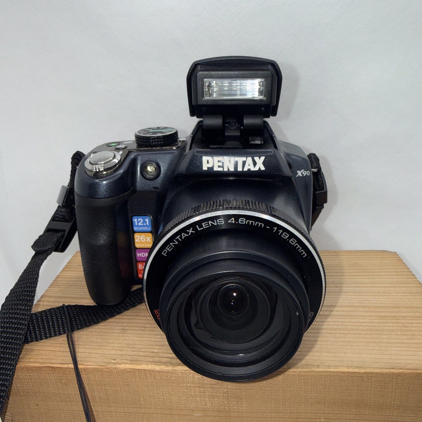 Pentax X90 12MP 26x Zoom Bridge Digital Camera Tested + Charger Battery 4GB SD