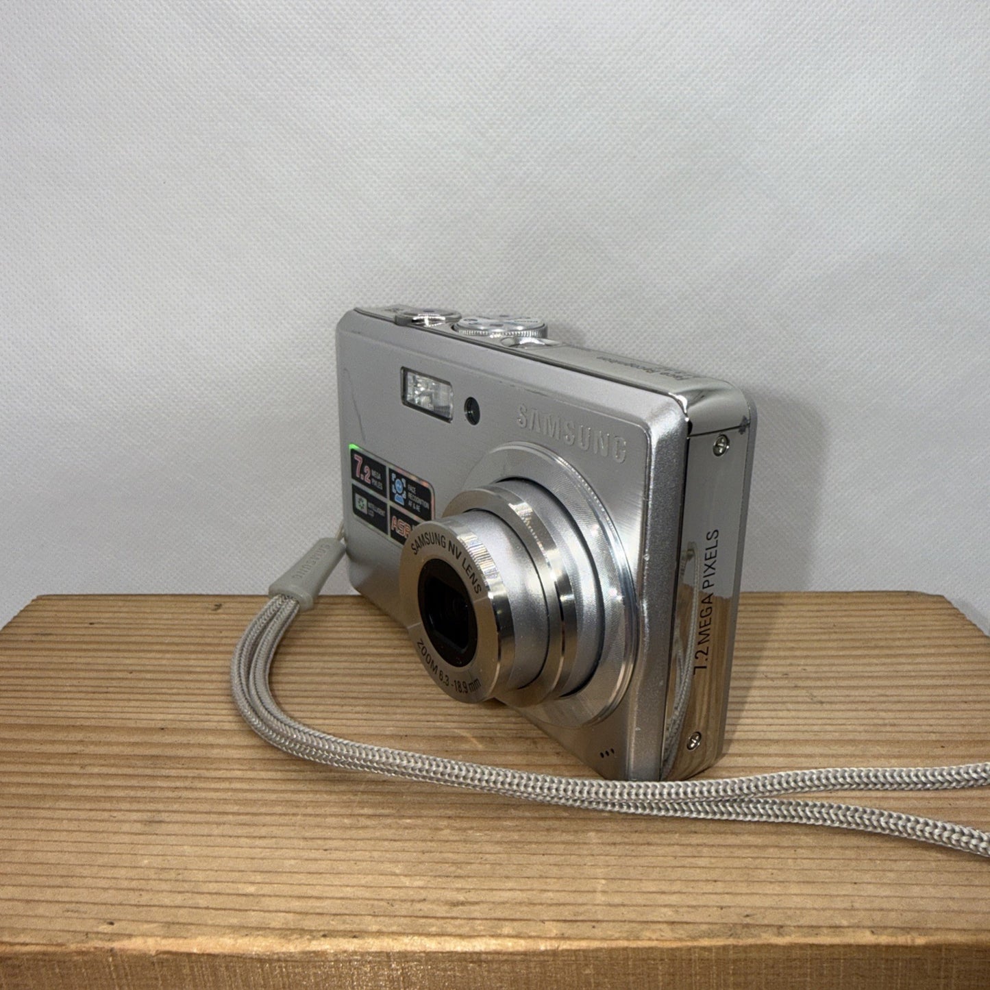 Samsung L735 7.2MP Digital Camera Tested Working + Charger Battery 4GB SD Card