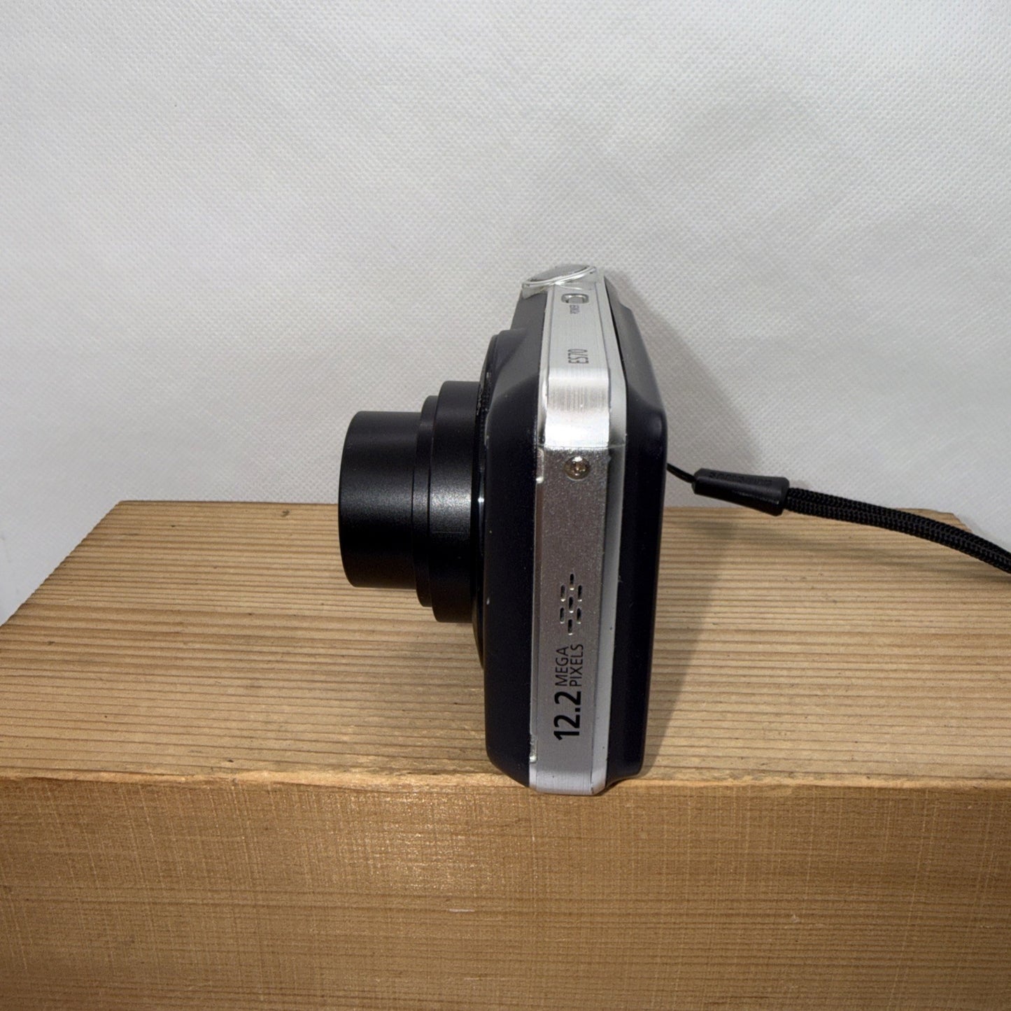 Samsung ES70 12.2MP Digital Camera Tested Working + Charger Battery 4GB SD