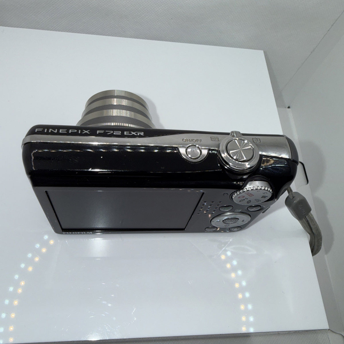 FujiFilm FinePix F72EXR 10MP Digital Camera Tested + Charger Battery 16GB SD