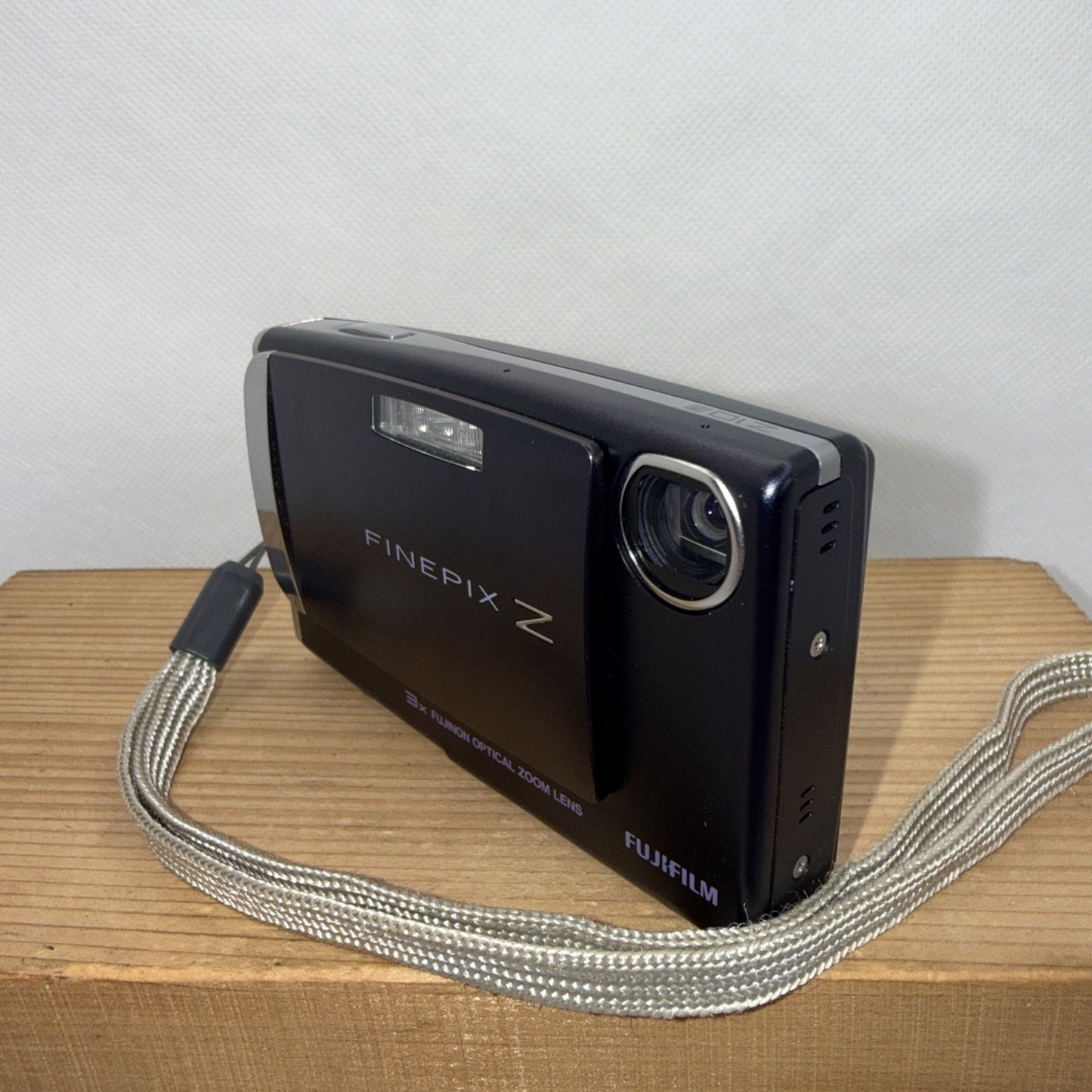 Fujifilm Finepix Z10fd 7.2MP Digital Camera Tested Boxed + Charger Battery 4GB