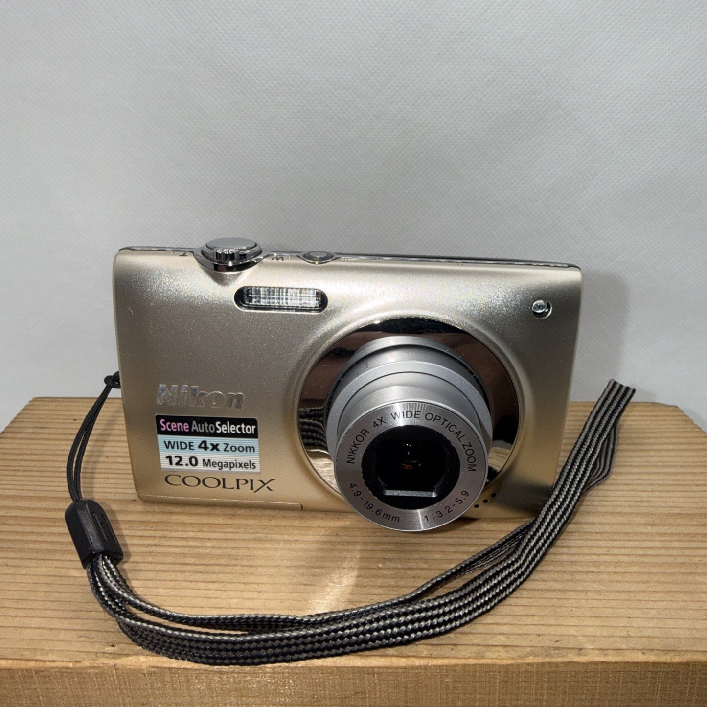 Nikon Coolpix S2500 12MP Gold Digital Camera Boxed Tested + Charger Battery 4GB