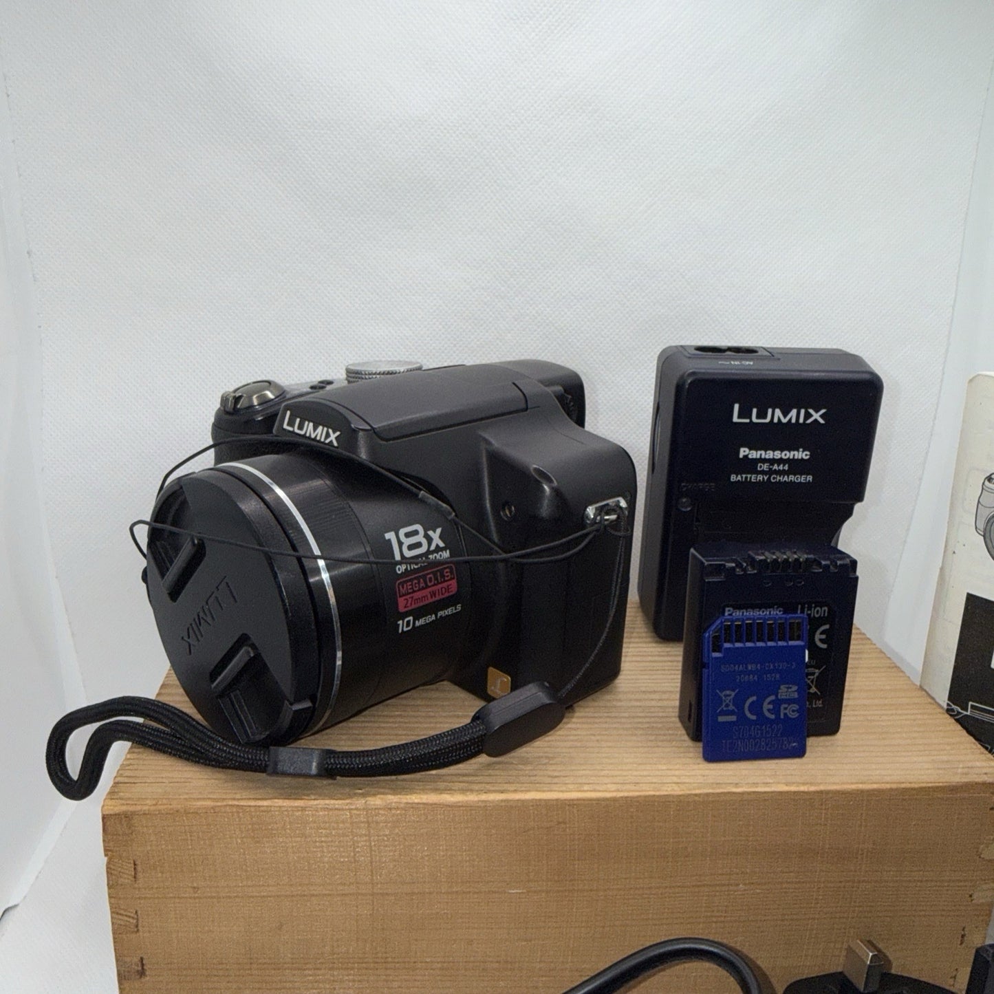 Panasonic Lumix DMC-FZ28 10MP Digital Bridge Camera Tested + Charger Battery 4GB
