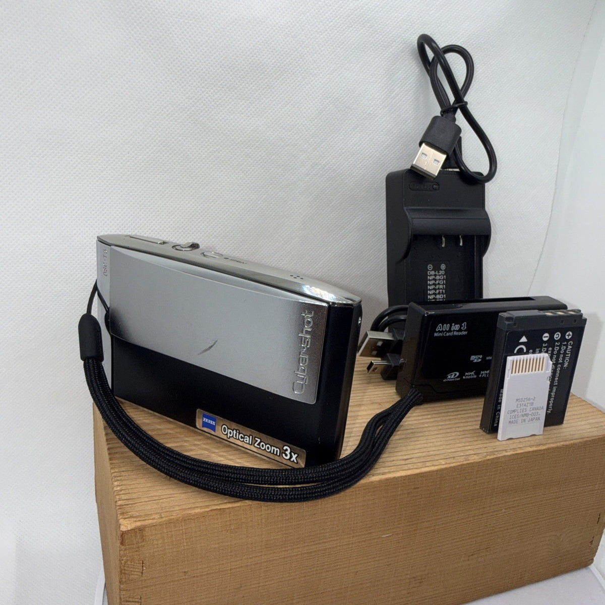 Sony Cyber-shot DSC-T5 5.1MP Digital Camera Tested + Charger Battery Memory