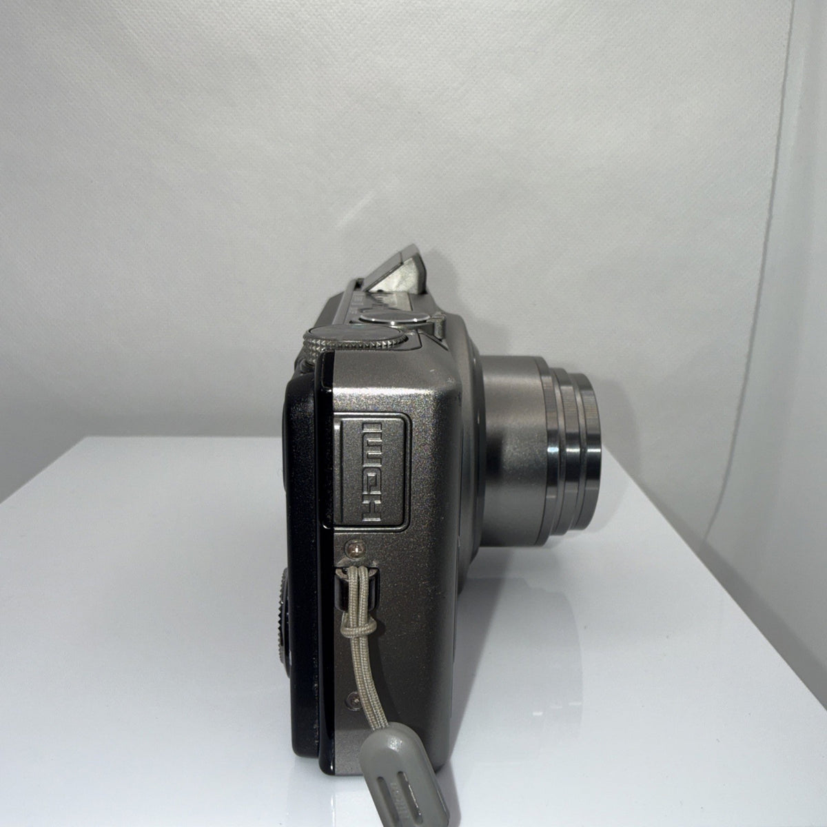 Nikon Coolpix S9100 12.1MP Digital Camera Tested *Minor Screen Issue Bundle 32GB