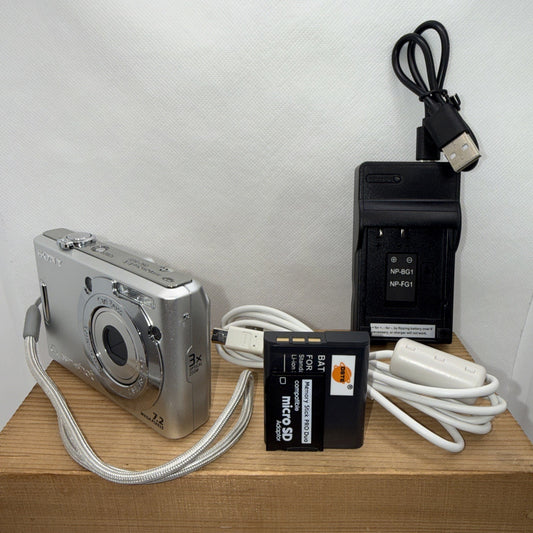 Sony Cyber-shot DSC-W35 7.2MP Digital Camera Tested + Charger Battery Memory