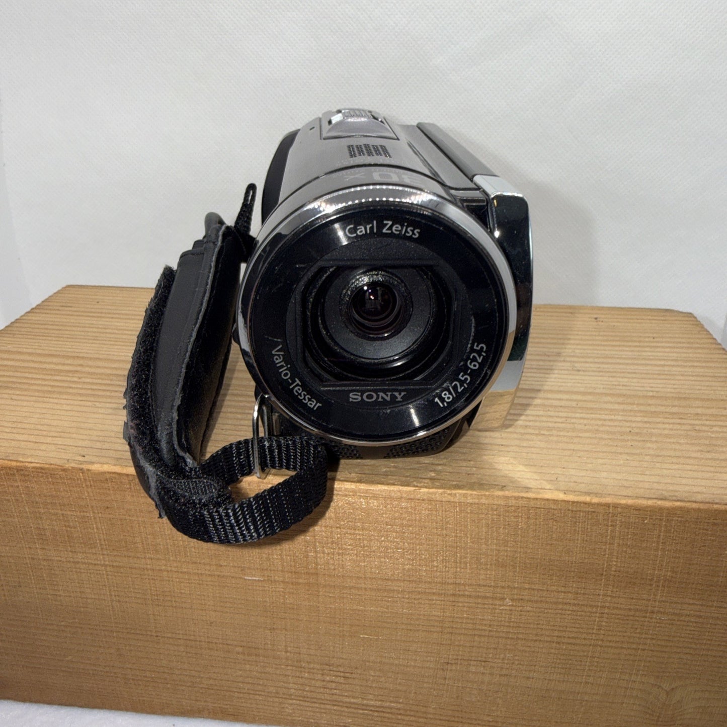 Sony HDR-CX190 Camcorder Tested Working + Charger Battery SD Card Case