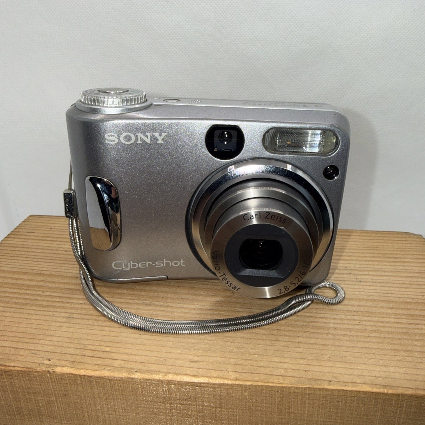 Sony Digital Camera Cybershot DSC-S80 4.1MP Tested + Memory Card & Card Reader