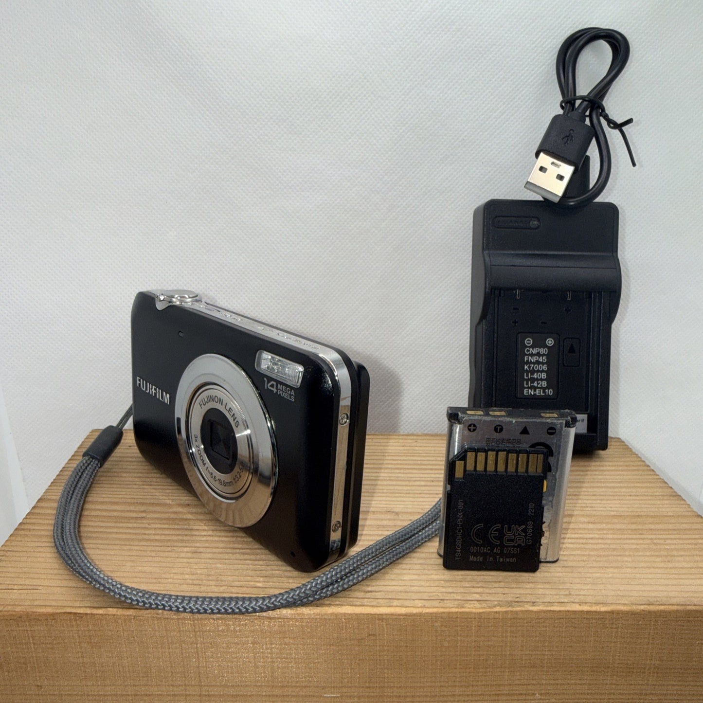 Fujifilm FinePix JV150 14MP Digital Camera Tested + Charger Battery 4GB SD Card