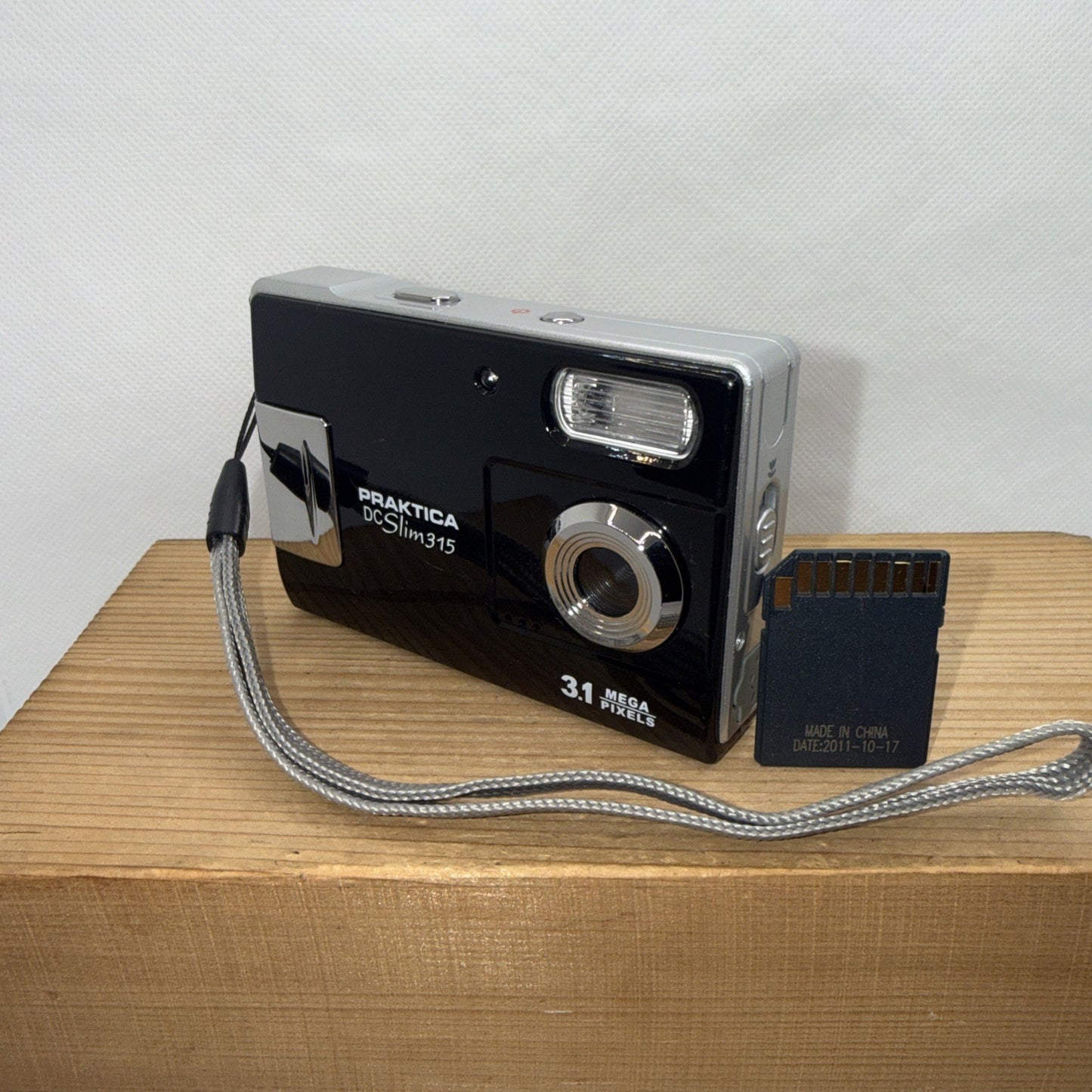 Praktica DC Slim 315 3.1MP Digital Camera Vintage Retro Tested + SD Card