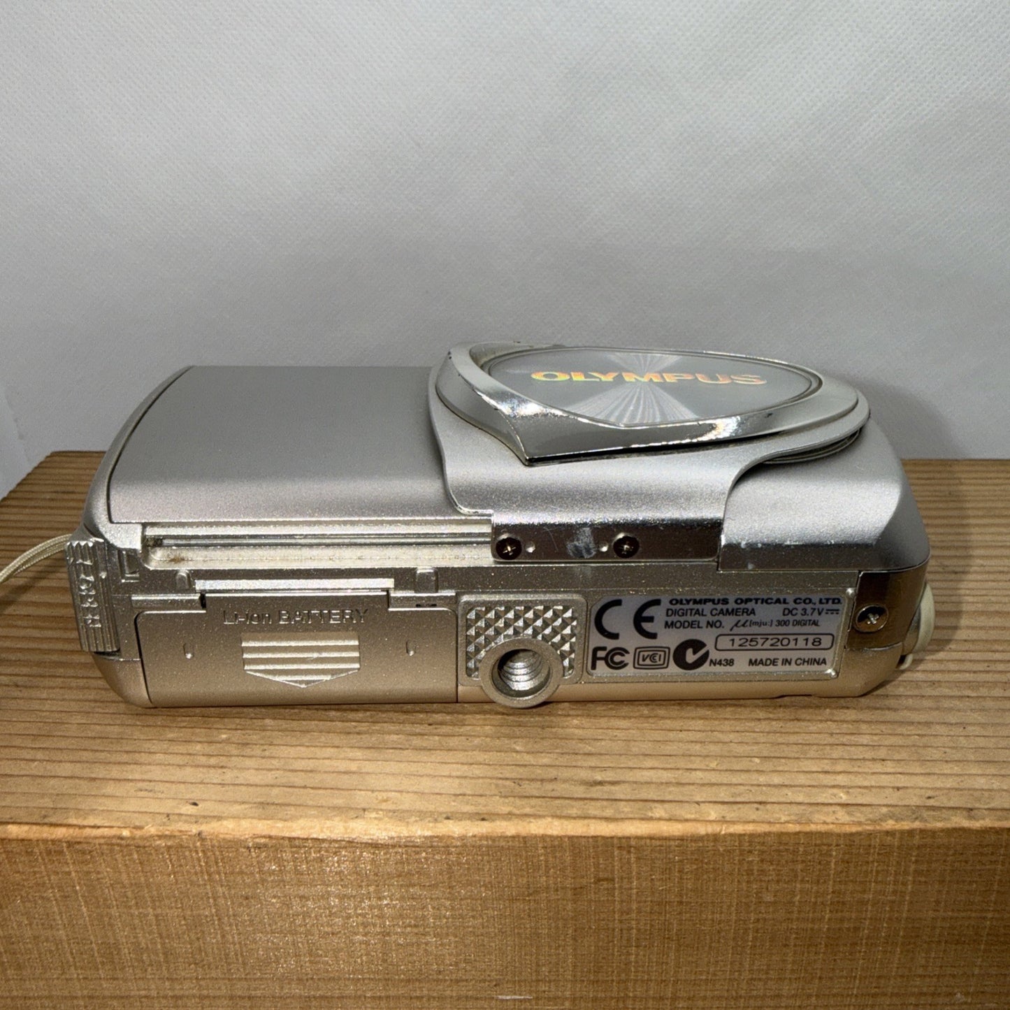 Olympus MJU 400 4MP Digital Camera Boxed Tested + Charger Battery Memory & More
