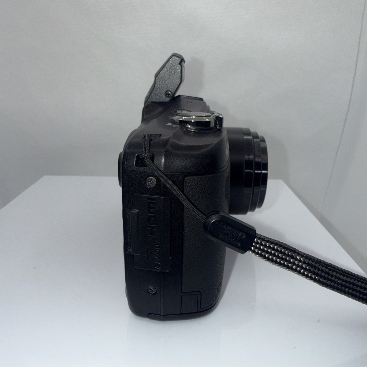 Nikon Coolpix L610 16MP Digital Camera Tested + Batteries Charger Case 16GB VGC
