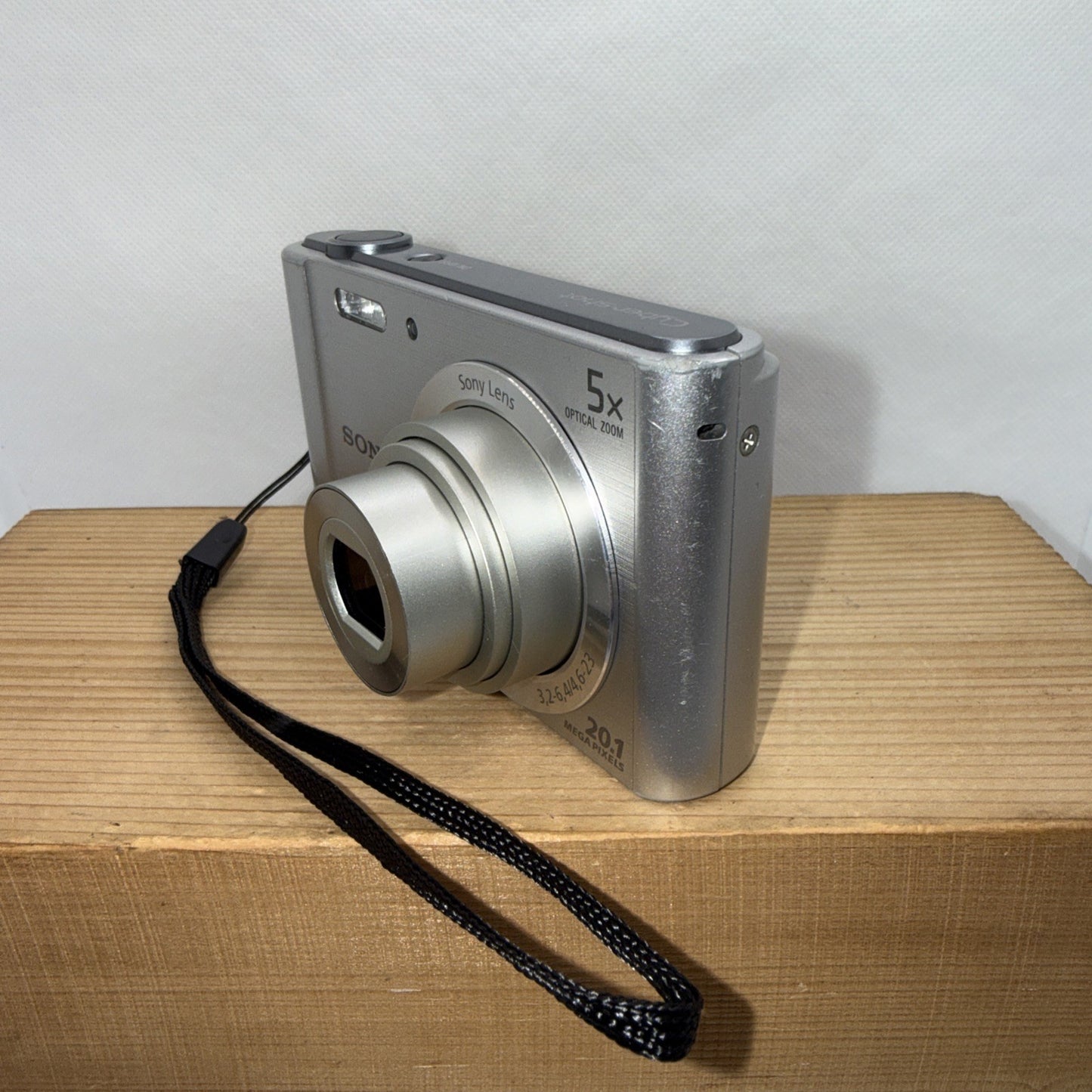 Sony Cyber-shot DSC-W800 20.1MP Digital Camera Tested + Charger Battery Case SD