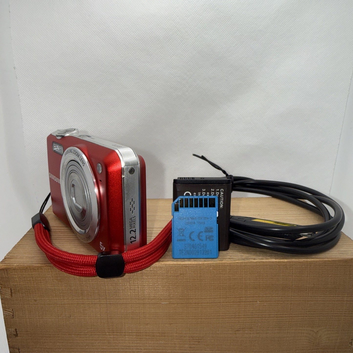 Samsung ES70 12.2MP Digital Camera Red Tested Working  + Charger Battery 4GB SD