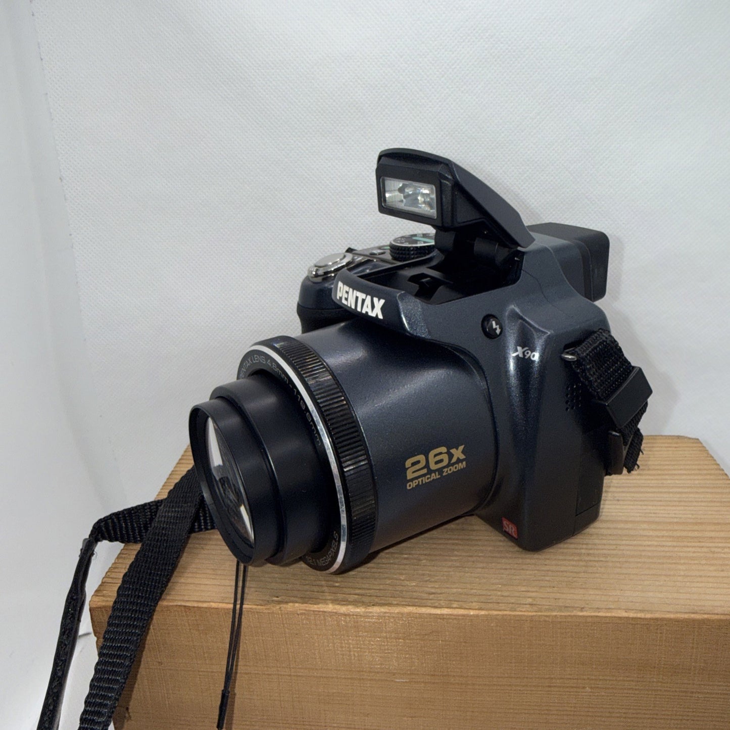 Pentax X90 12MP 26x Zoom Bridge Digital Camera Tested + Charger Battery 4GB SD