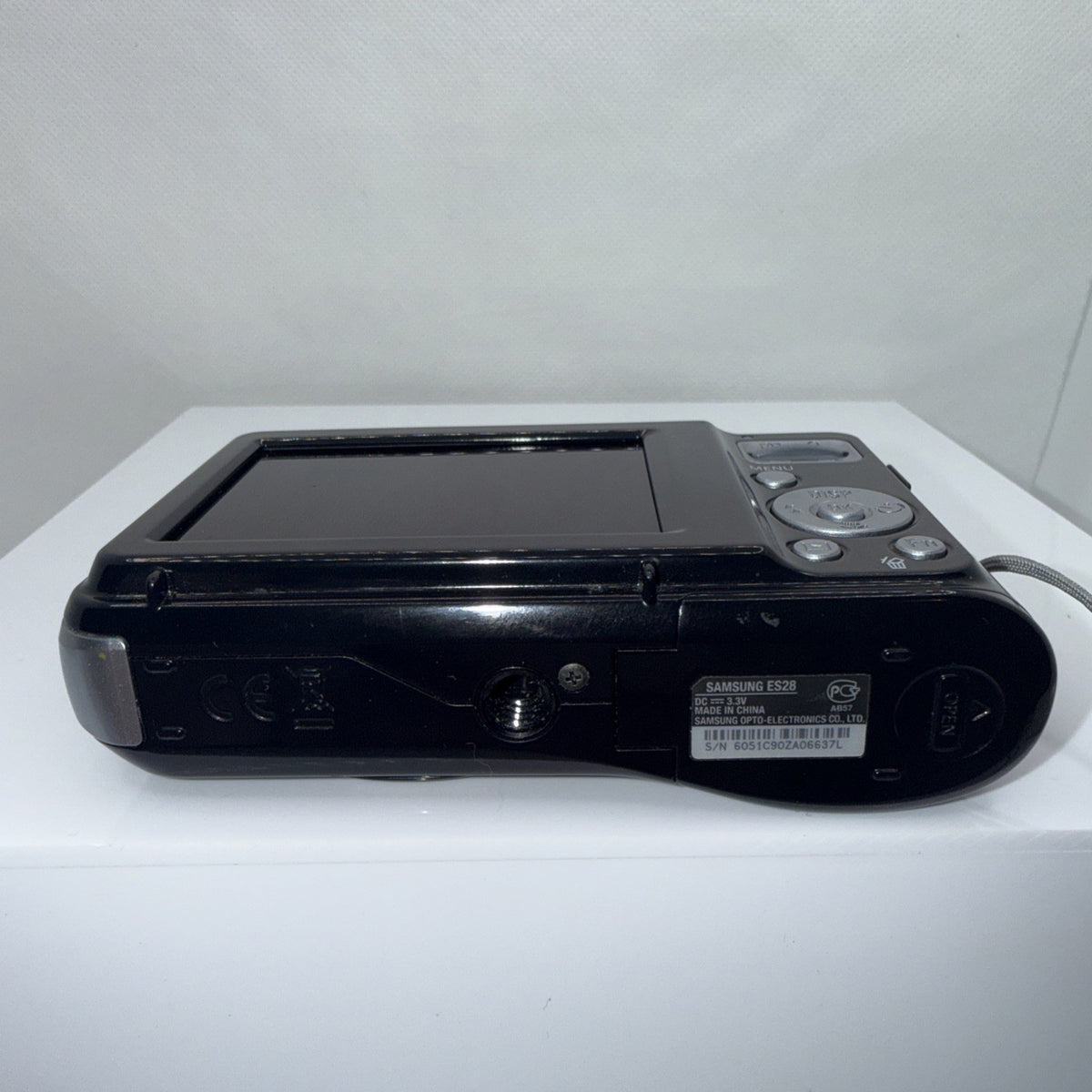 Digital Camera Samsung ES28 12.2MP Tested Working + Batteries Charger 4GB SD