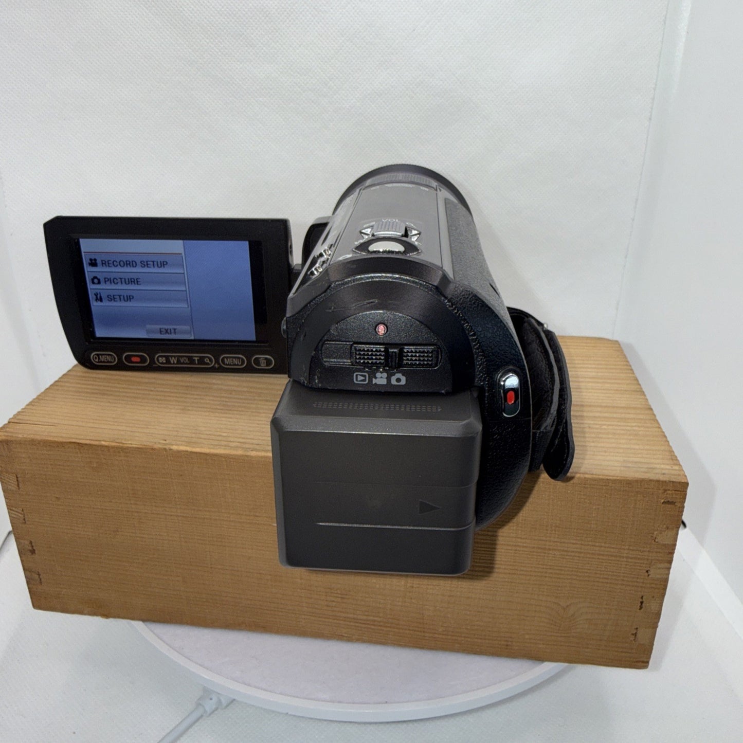 Panasonic HDC-SD200 12x Optical Zoom Full HD Camcorder + Charger Battery SD Case