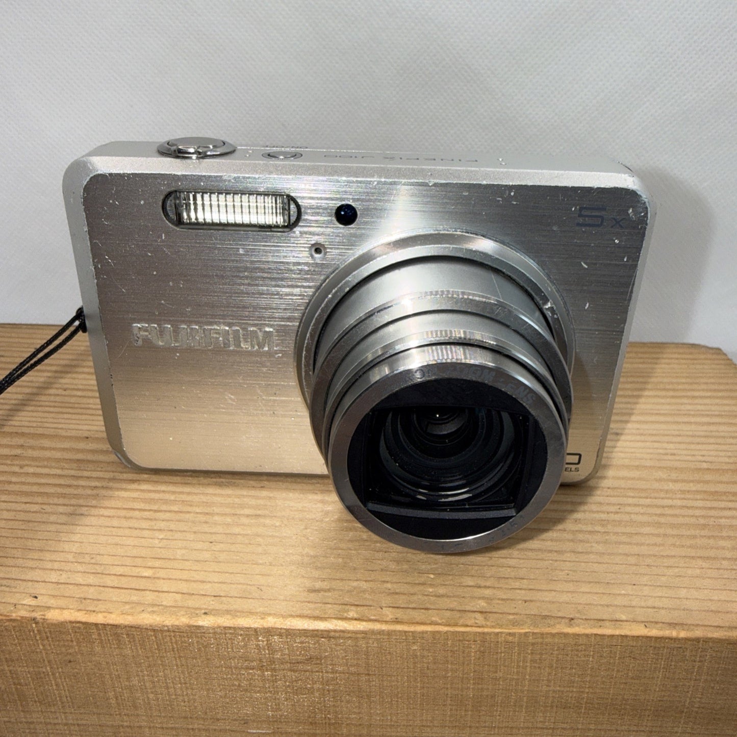 Fujifilm Finepix J100 10.0MP Digital Camera Tested + Charger Battery 4GB SD Card