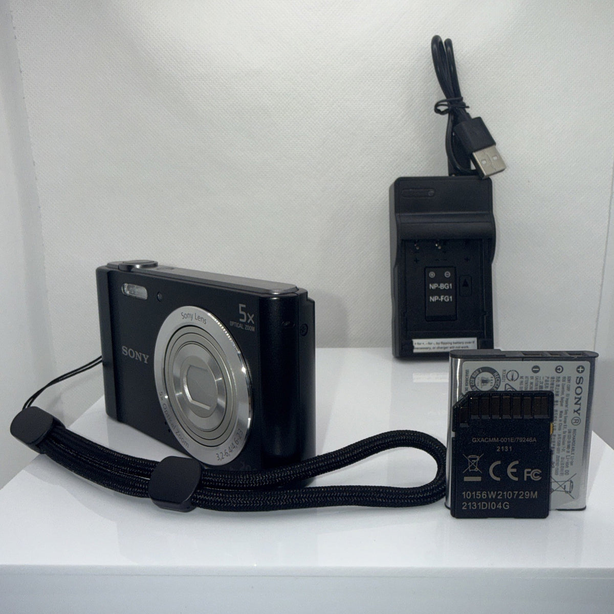 Sony Cybershot DSC-W800 20.1MP Digital Camera Tested + Charger Battery 4GB SD