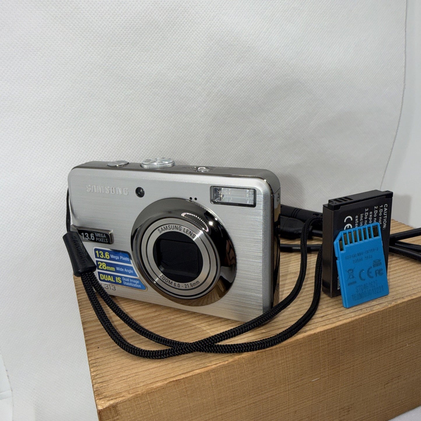 Samsung L313 13.6MP Digital Camera Tested + Charger Battery 4GB SD Card VGC