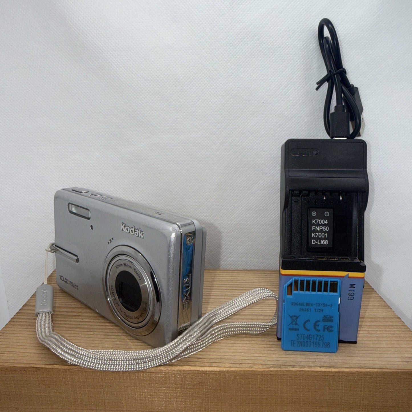 Kodak Easyshare M1073 10.2MP Digital Camera Tested + Charger Battery 4GB SD Card