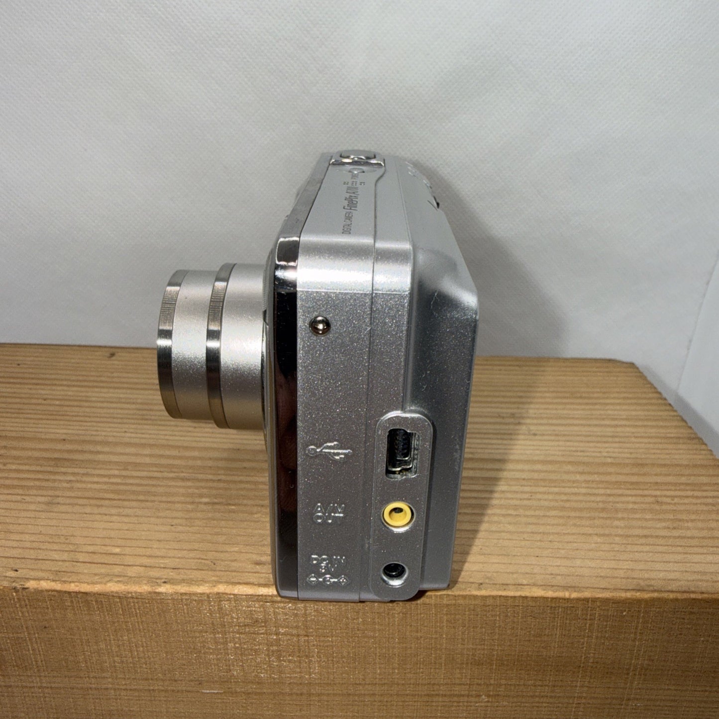 Fujifilm  FinePix A700 Digital Camera 7.3MP Tested + 256MB XD Card USB USB Cable