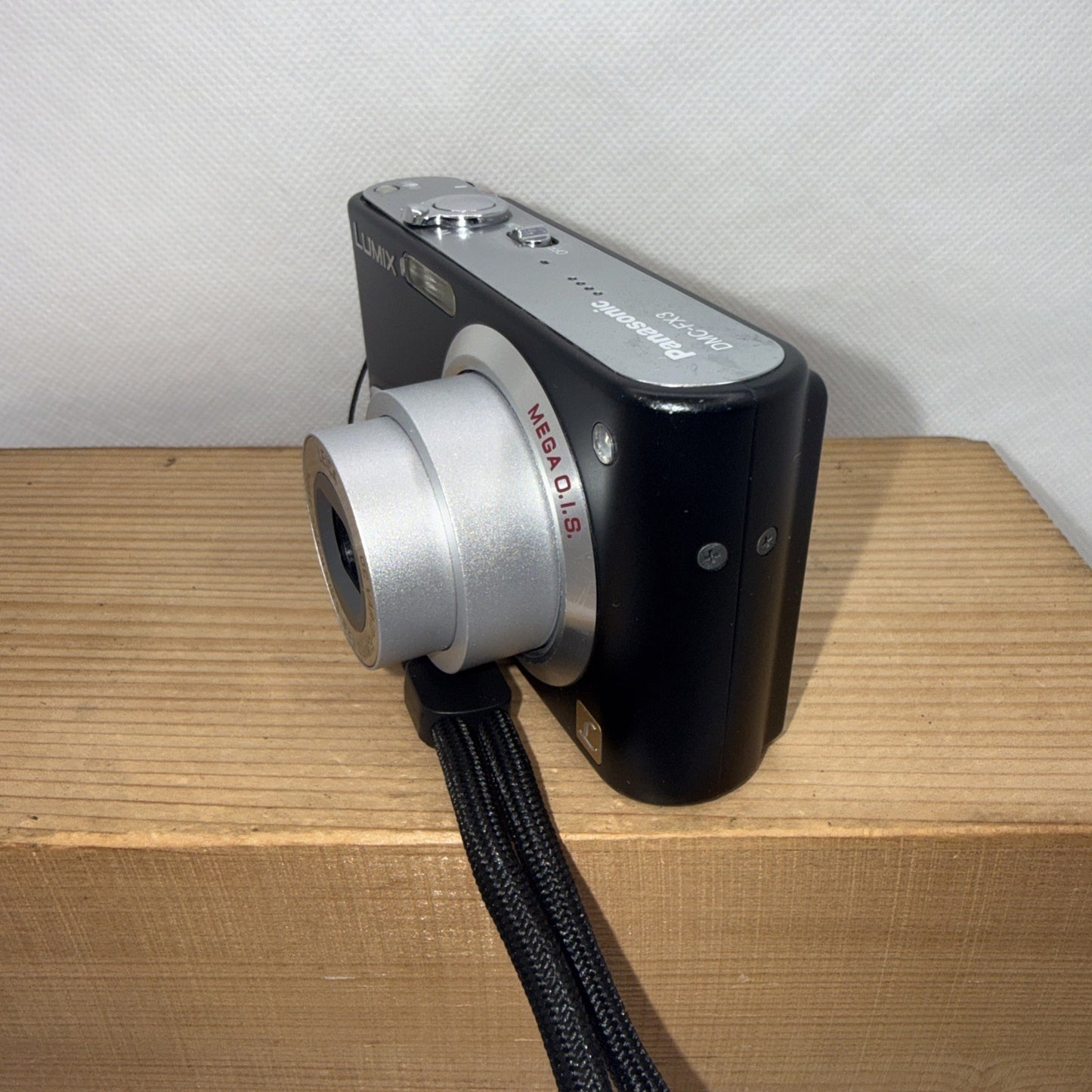 Panasonic Lumix DMC-FX33 Digital Camera 8.1MP Tested + Charger Battery 4GB SD