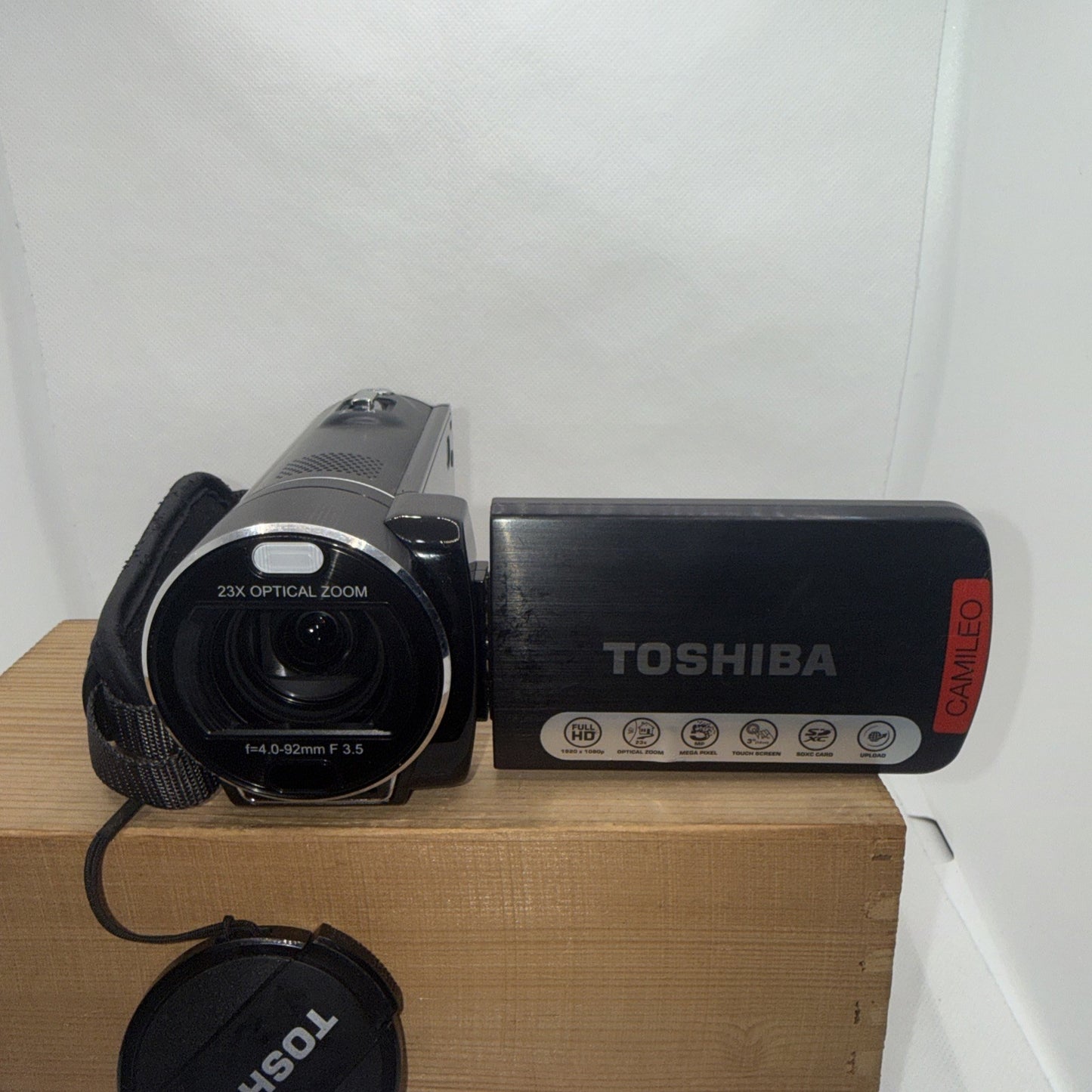 Toshiba CAMILEO X400 Full HD Camcorder Boxed Tested Working Plus Accessories