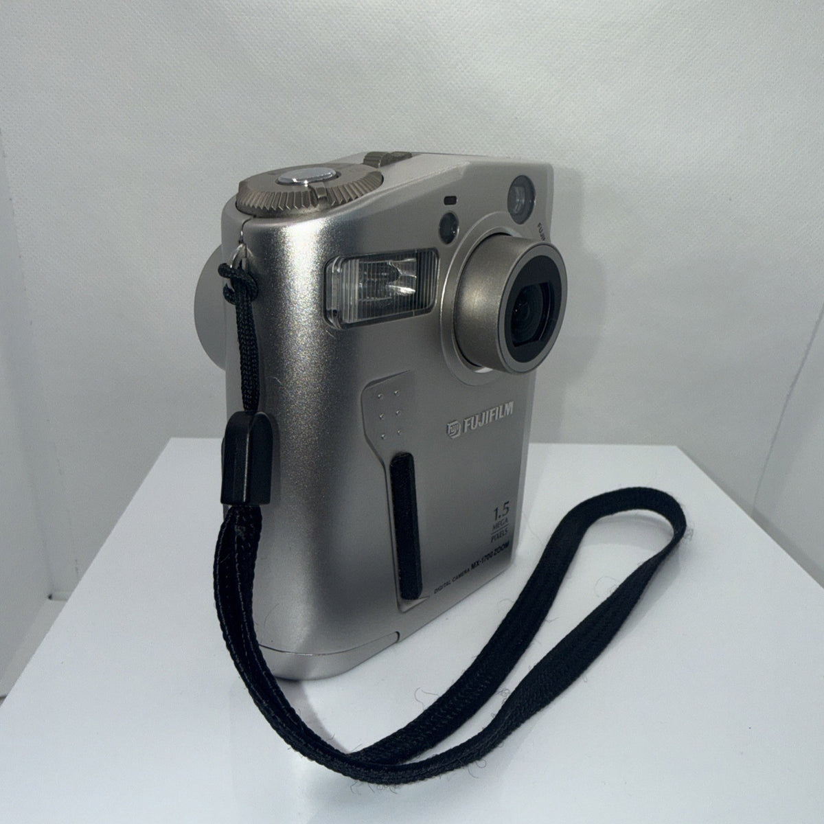 FujiFilm MX-1700 CCD 1.5MP L Digital Camera Tested + Charger Battery Memory