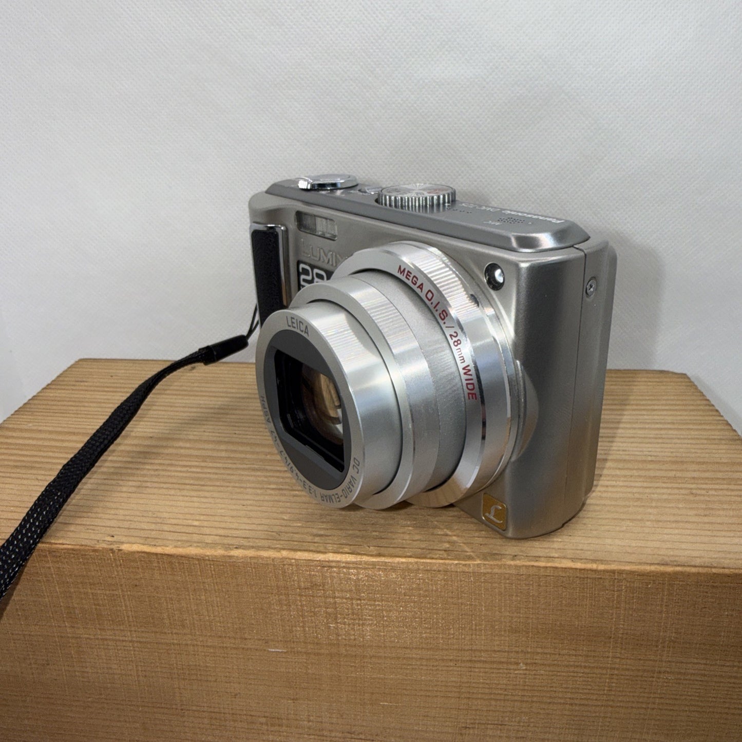 Panasonic Lumix DMC-TZ5 9.1MP Digital Camera Tested + Charger Battery 4GB SD VGC