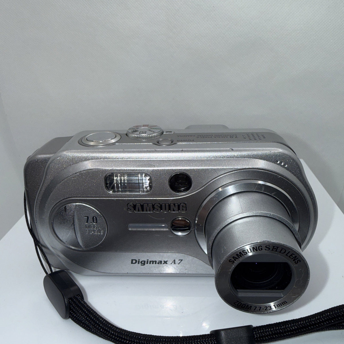 Samsung Digimax A7 7MP Digital Camera Tested Working + Batteries Charger 2GB SD
