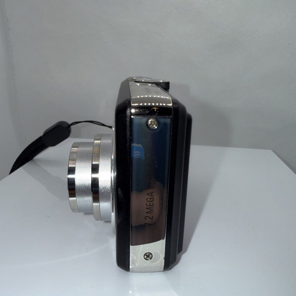 Samsung L735 7.2MP Digital Camera Tested *Minor Screen Issue* + Accessories 4GB