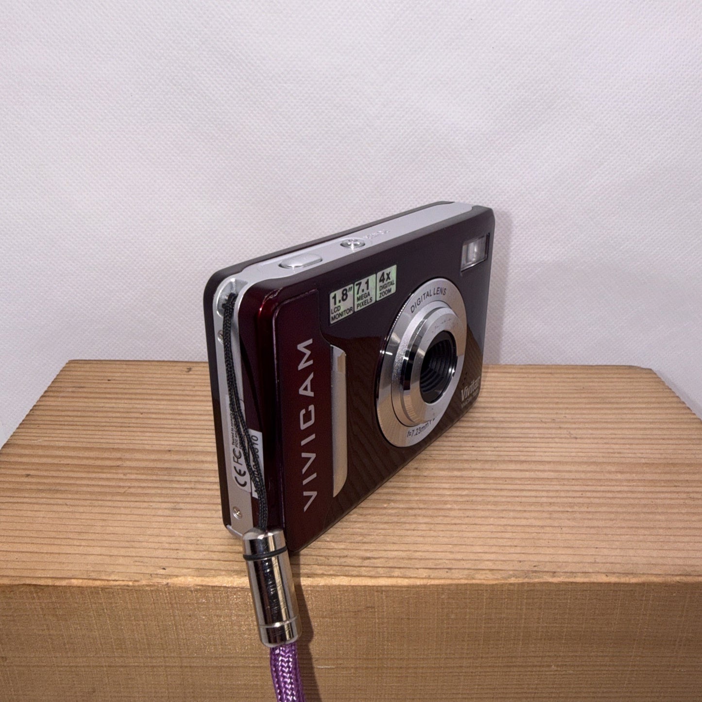 Vivitar Digital Camera Vivicam 7020 7.1MP Tested Plus 4GB SD Card And Free Gifts