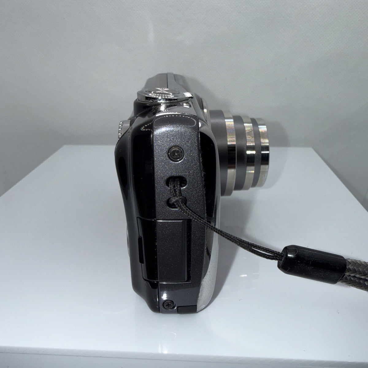 FujiFilm FinePix F72EXR 10MP Digital Camera Tested + Charger Battery 16GB SD