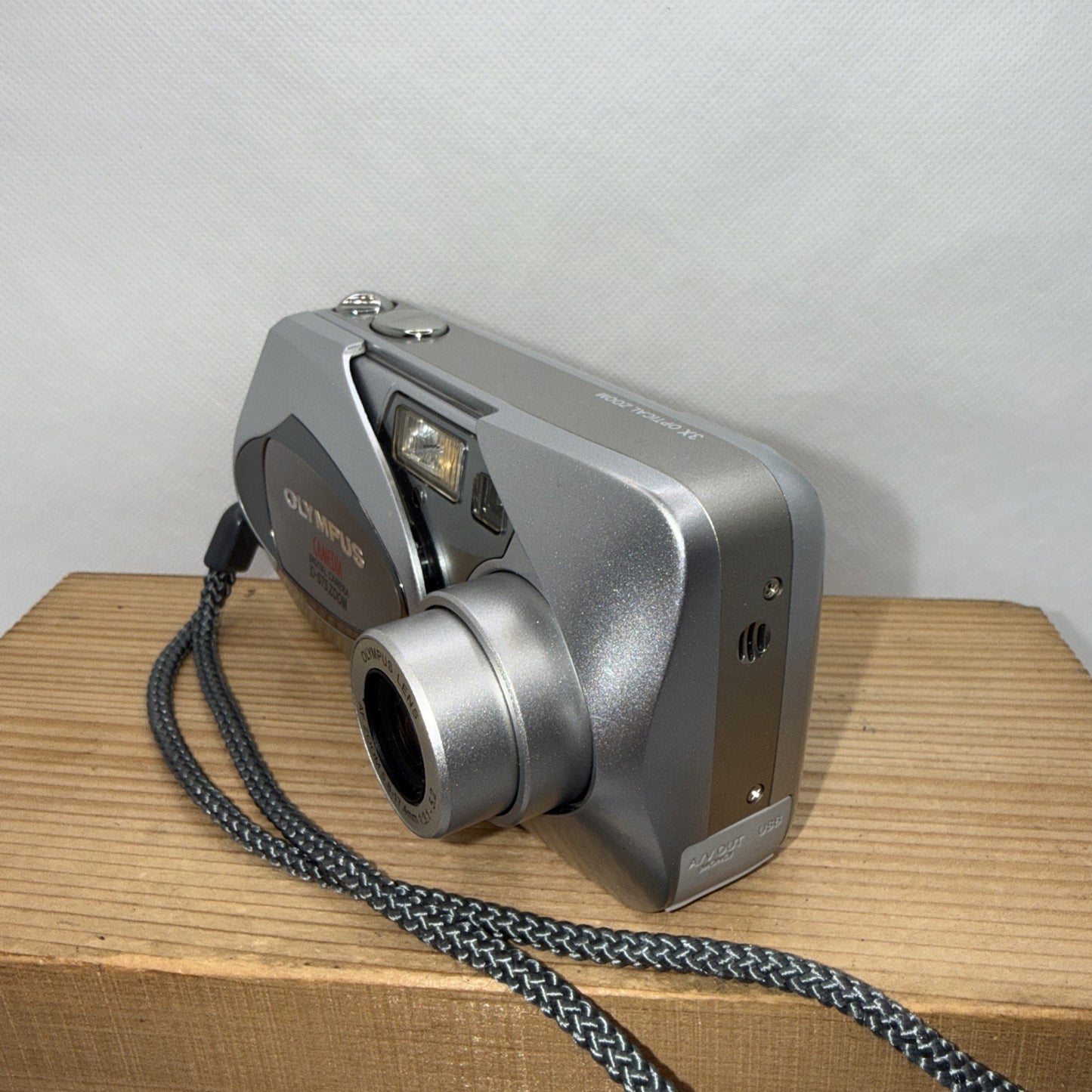 Olympus D-575 Zoom 3.2MP Digital Camera Tested + Memory Card USB Cable Case