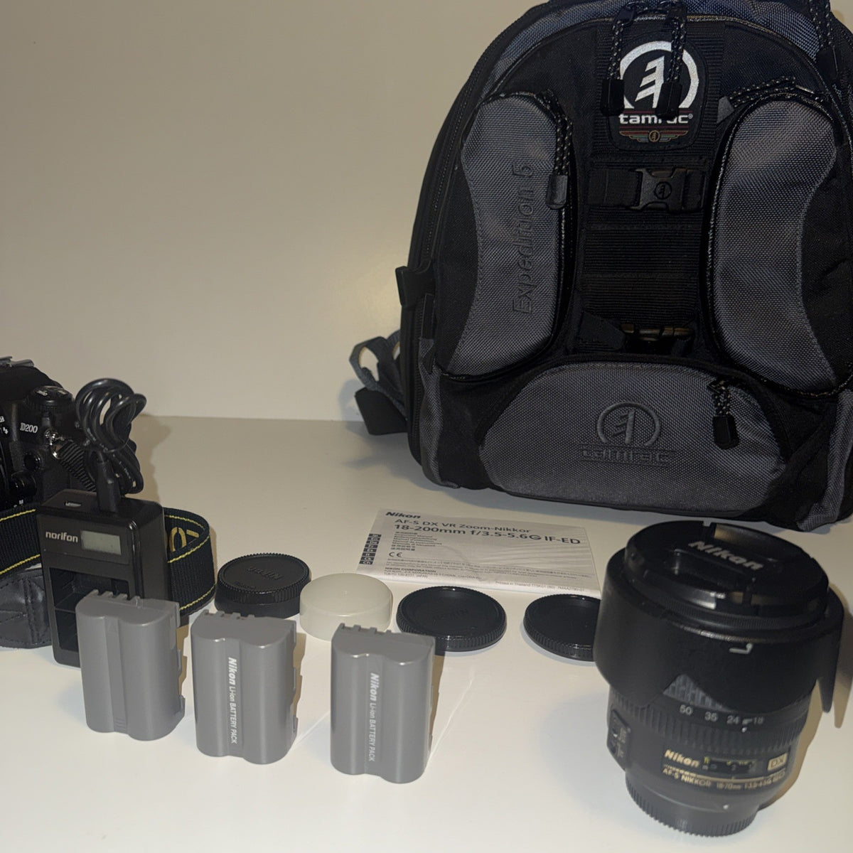 Nikon D200 Camera AF-S DX VR Zoom-Nikkor 18-200mm & Nikkor AF-S 18-70mm - Bundle