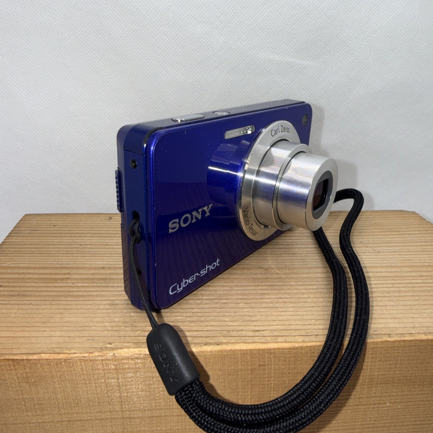 Sony Cybershot DSC-W560 14.1MP Digital Camera Tested + Charger Battery 8GB SD