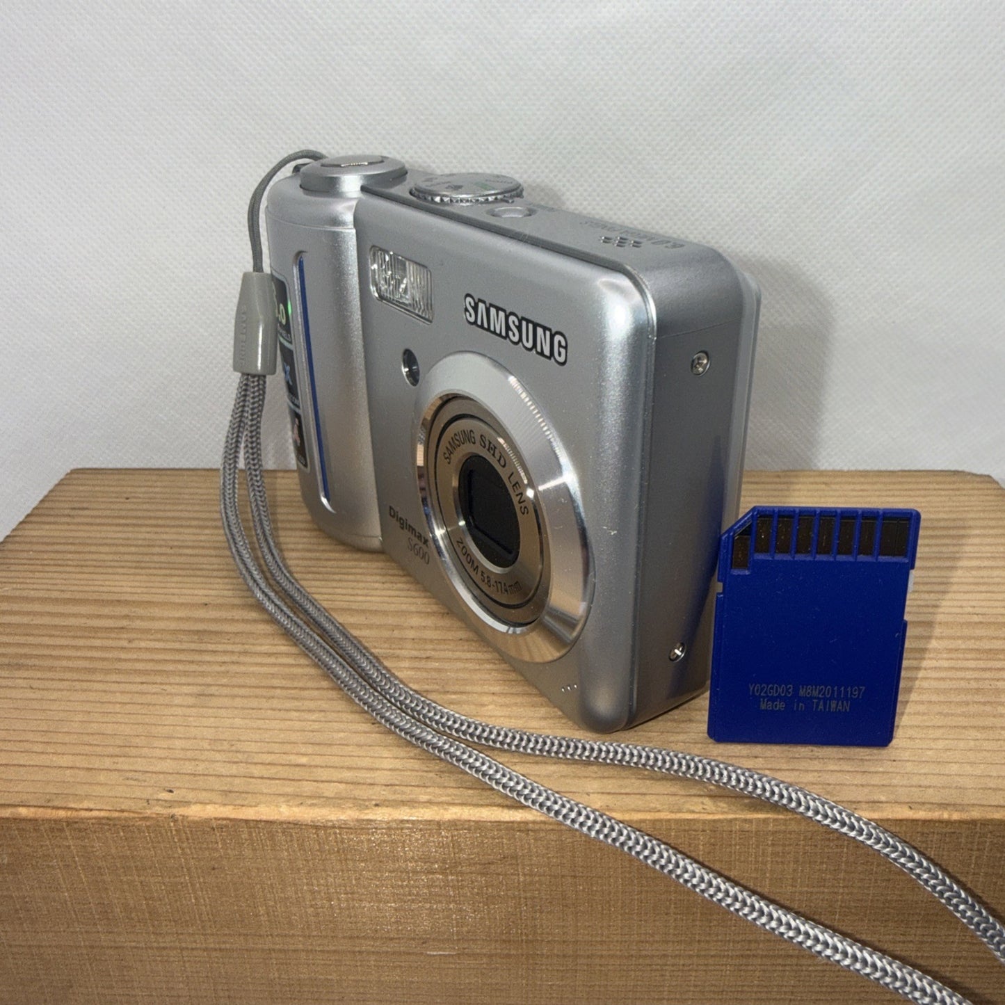 Samsung Digimax S600 Digital Camera 6MP Tested Working Plus 2GB SD Card