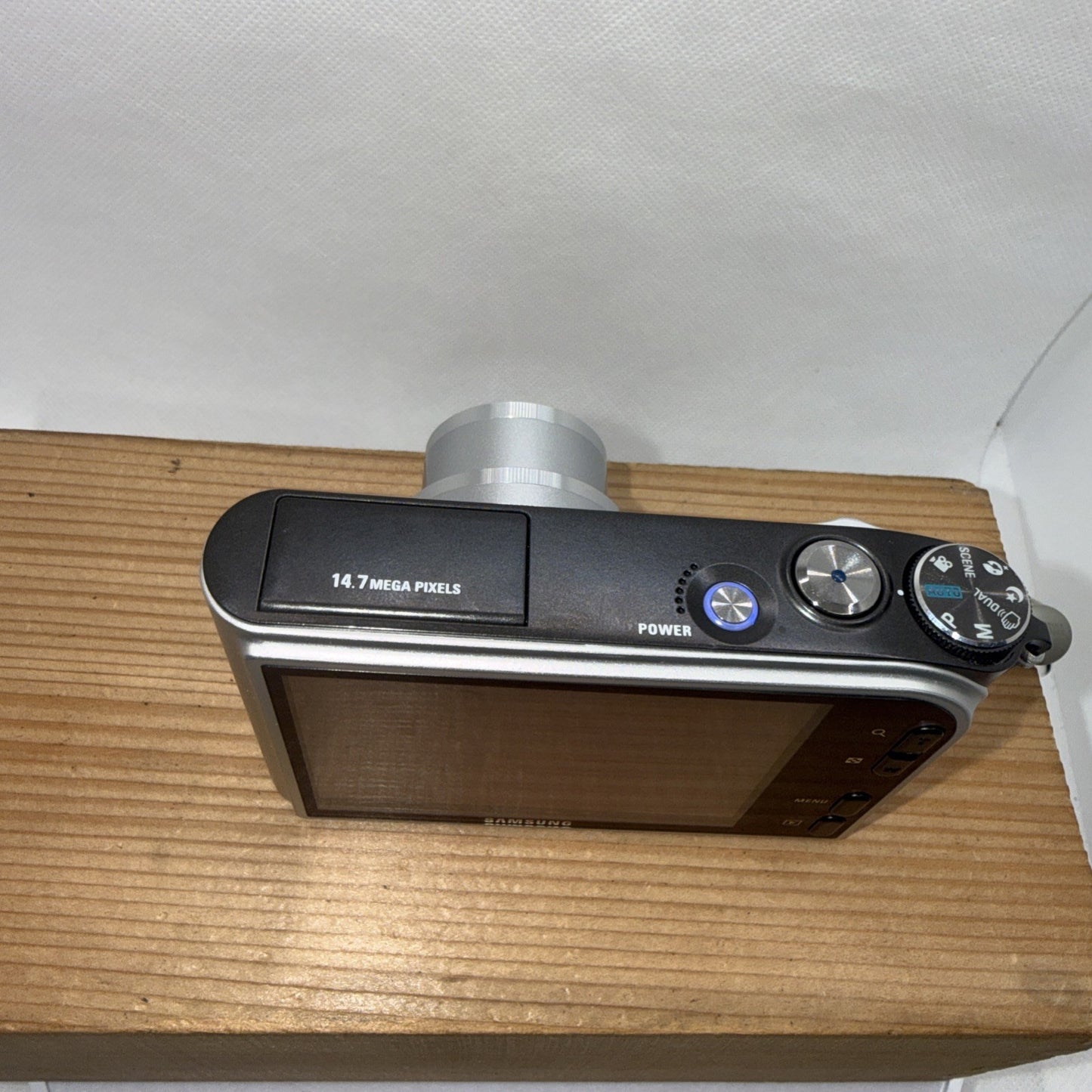 Samsung NV100 HD 14.7MP Digital Camera Touchscreen Tested + Accessories Retro