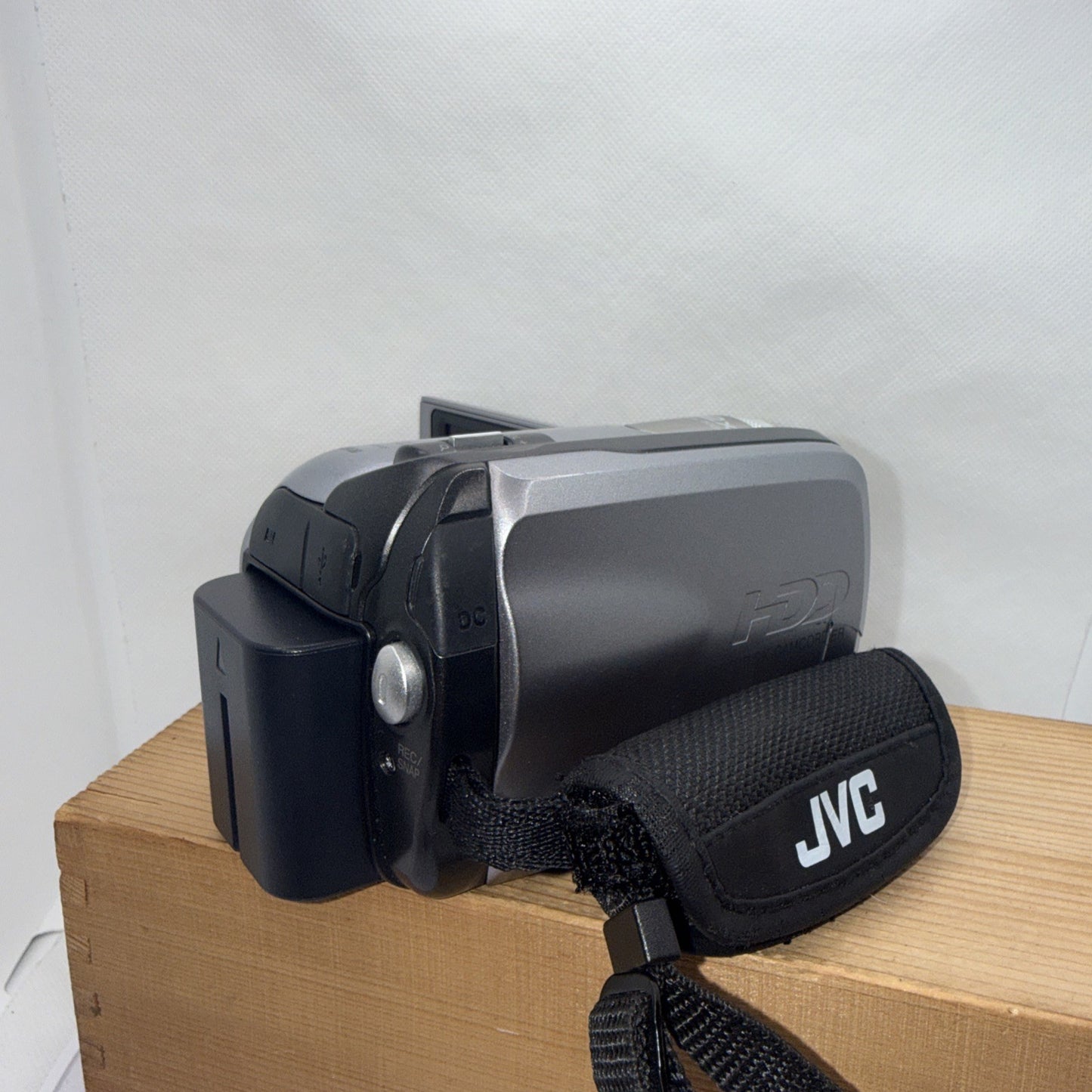 JVC Everio Gz-Mg21ek 20GB Hdd Camcorder + Charger Battery Usb Cable & Camera Bag