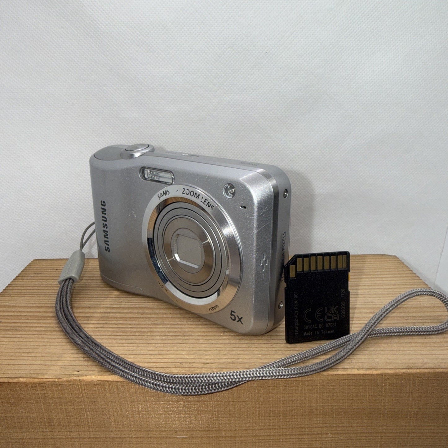 Samsung ES Series ES28 12.2MP Digital Camera Tested + 4GB SD Memory Card