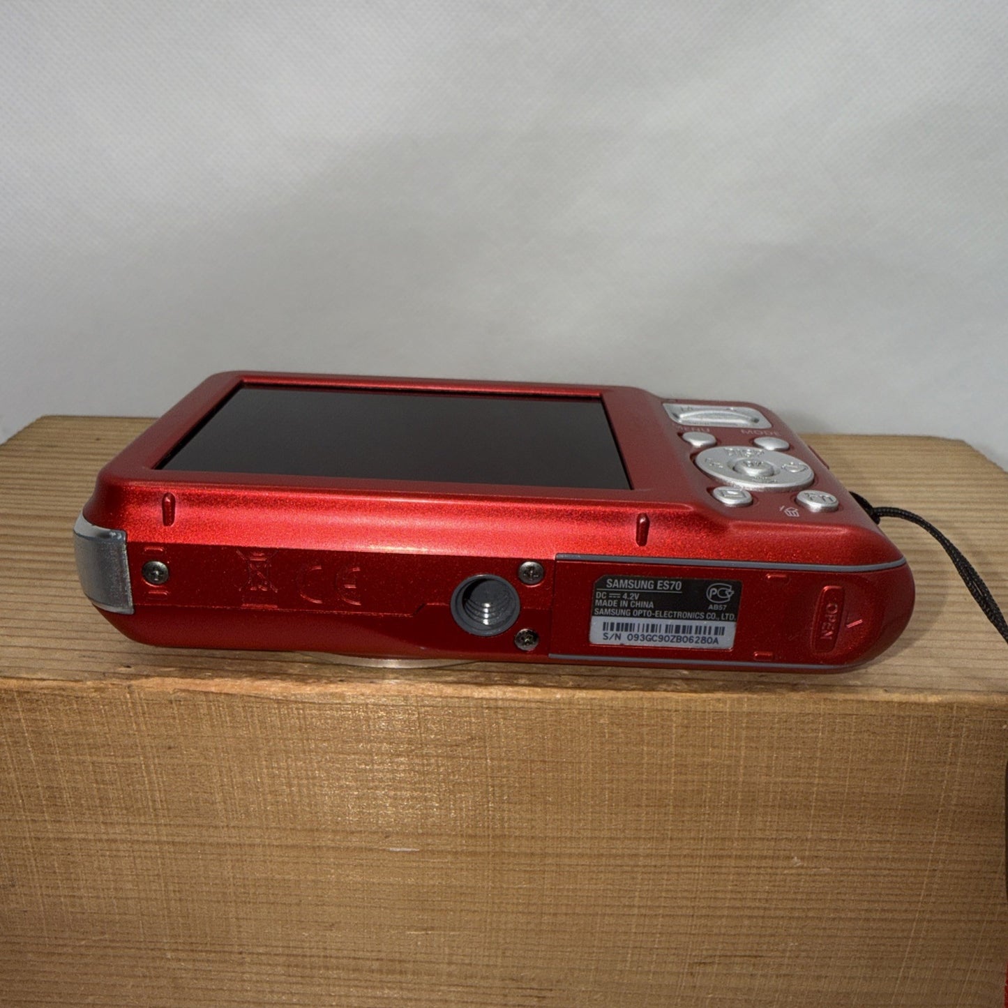 Samsung ES70 12.2MP Digital Camera Red Tested Working  + Charger Battery 4GB SD